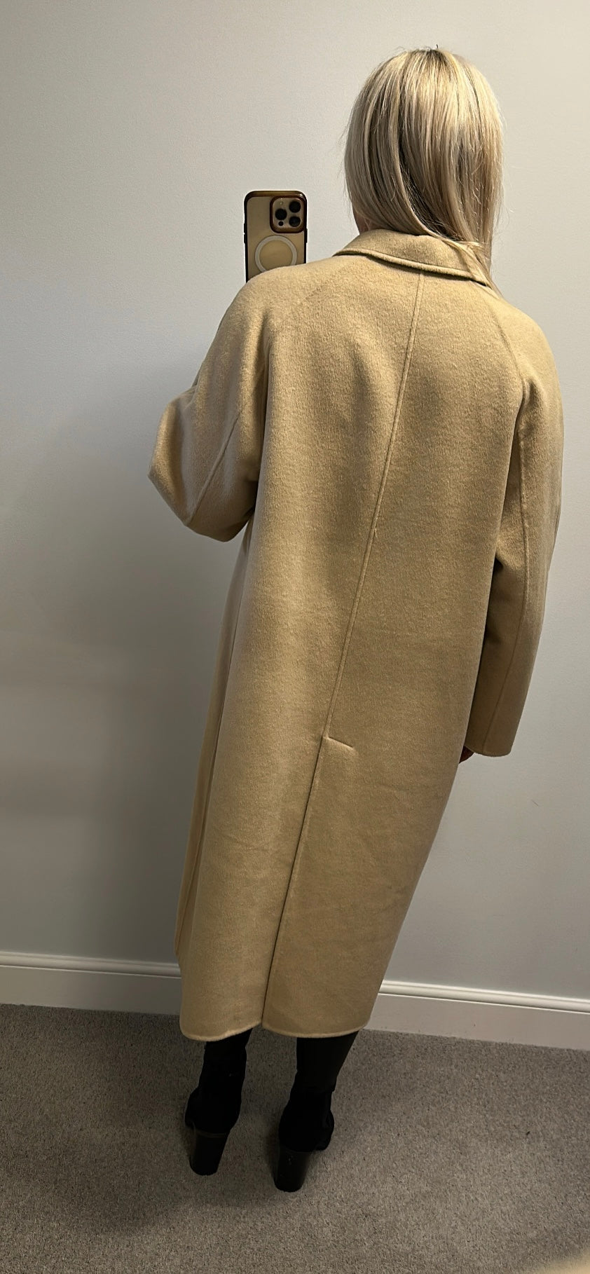 Zara beige wool jacket size M-L would fit upto size 18