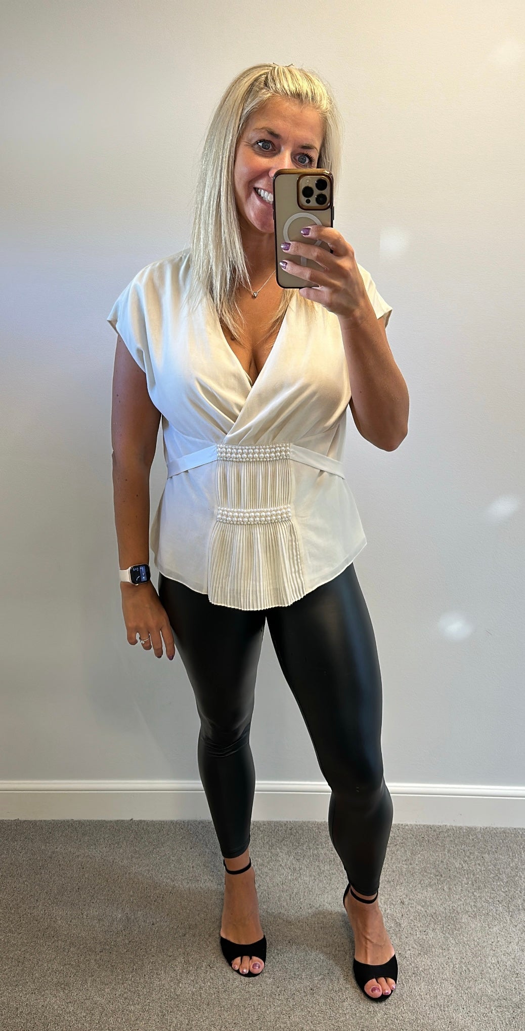 Episode cream pearl top size 16