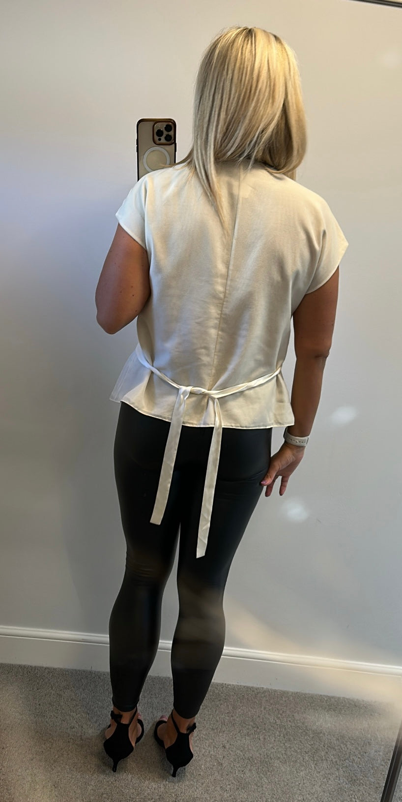 Episode cream pearl top size 16