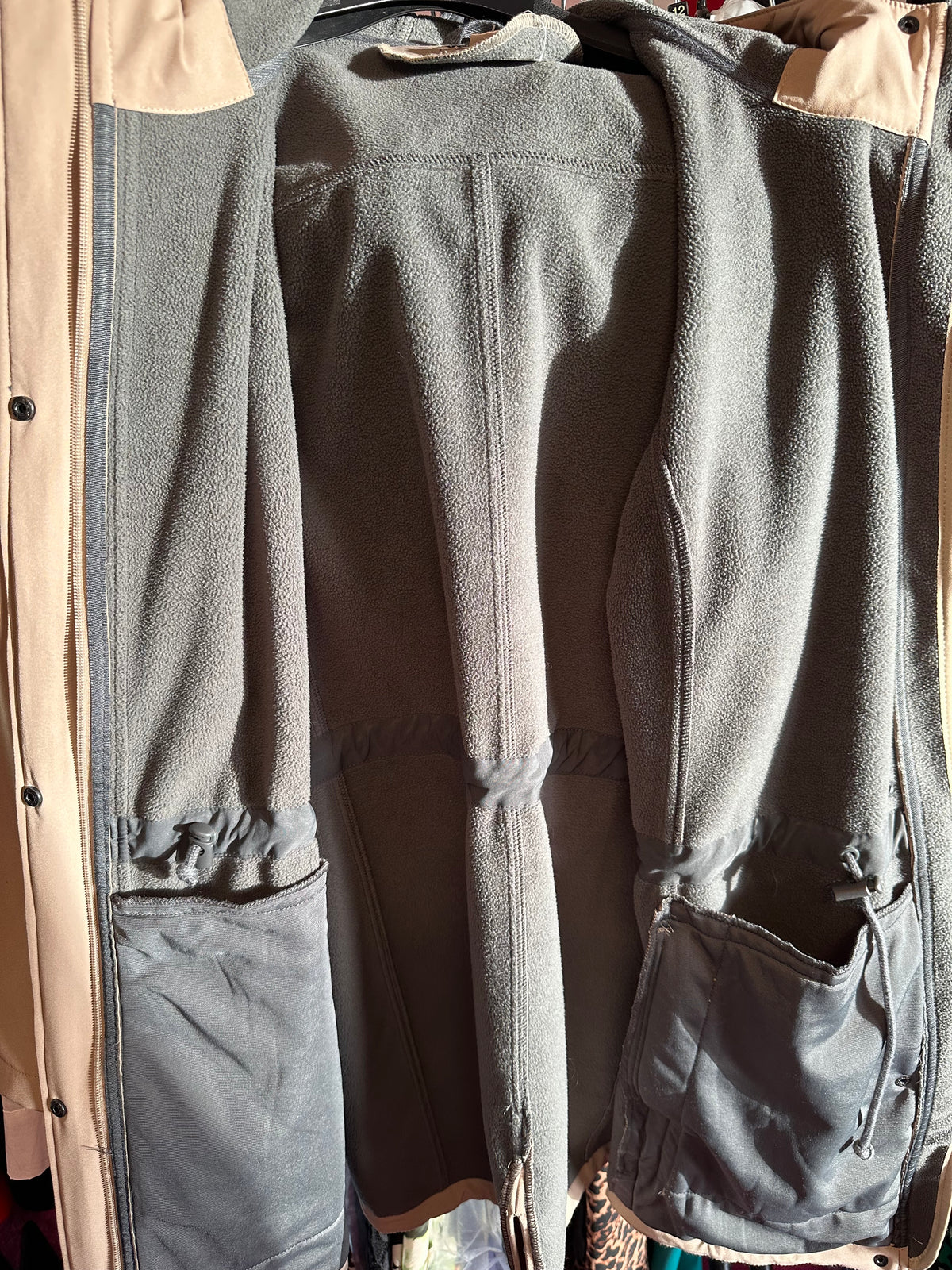 Outdoor ventures beige jacket with toggles to sinch in at the waist size XXL would fit upto size 18