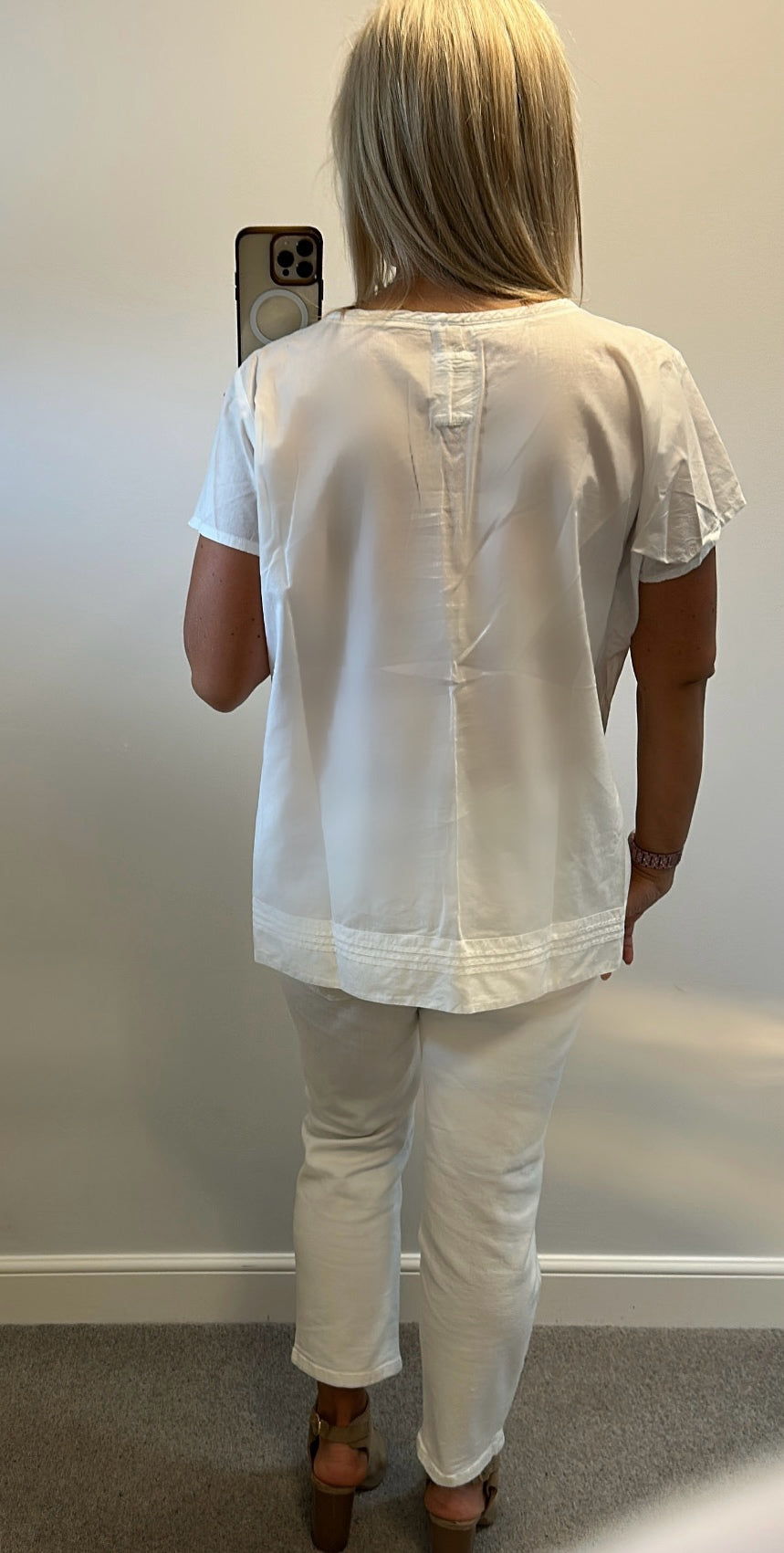 Faithful and true mantaray white embroidered top size 18