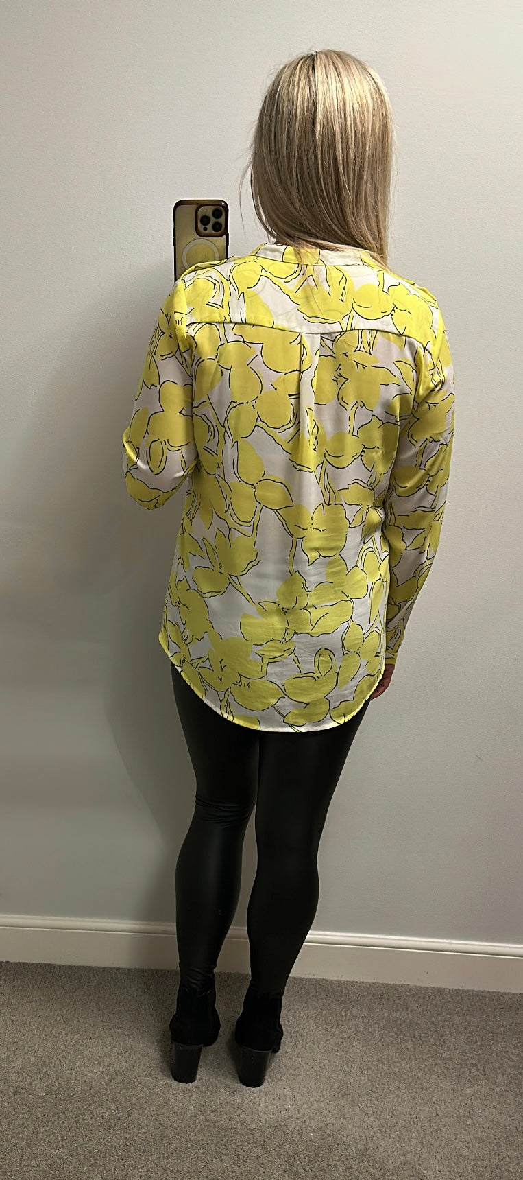 Rope collection yellow floral blouse one size fitting upto size 12