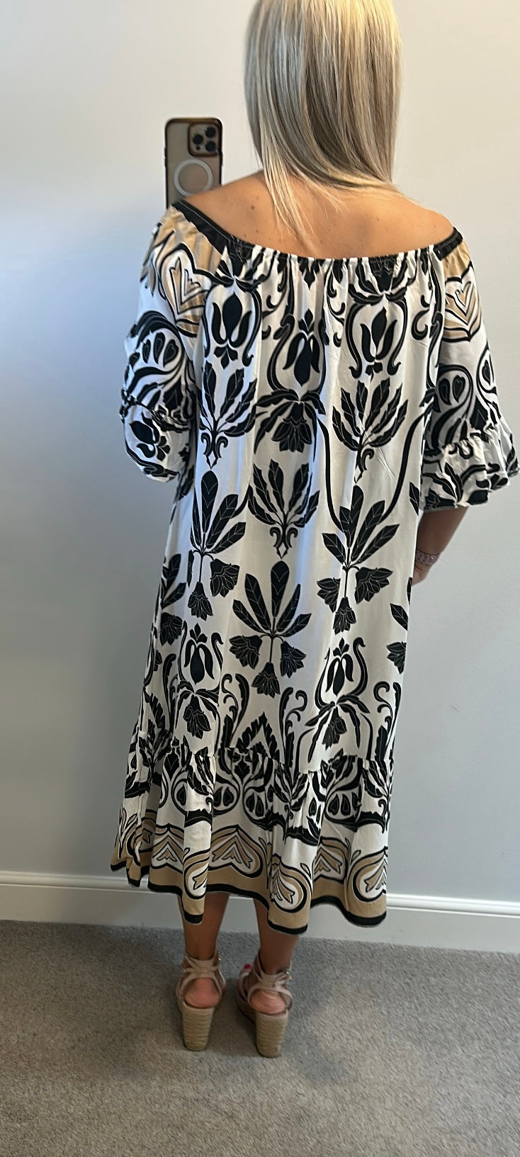 Spanish boutique Black and white print midi dress one size fitting upto size 20
