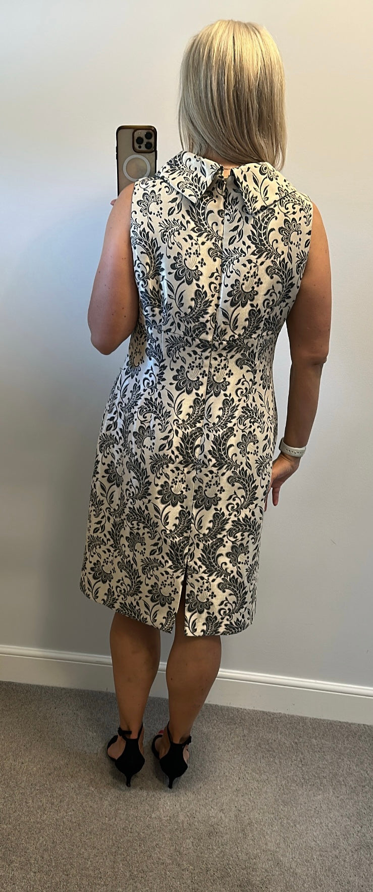 Tahari vintage champagne gold and grey embellished paisley print dress size 14