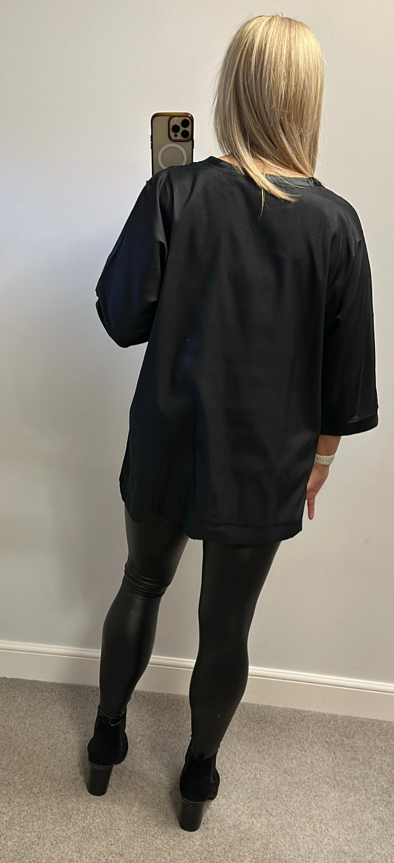 Black top size XL would fit upto size 18