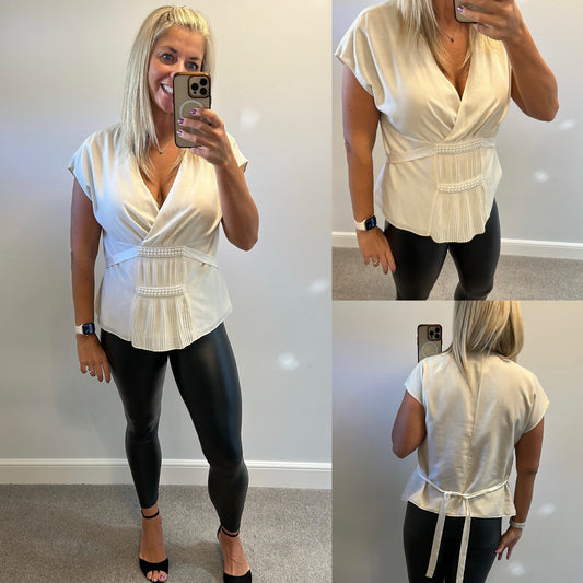 Episode cream pearl top size 16