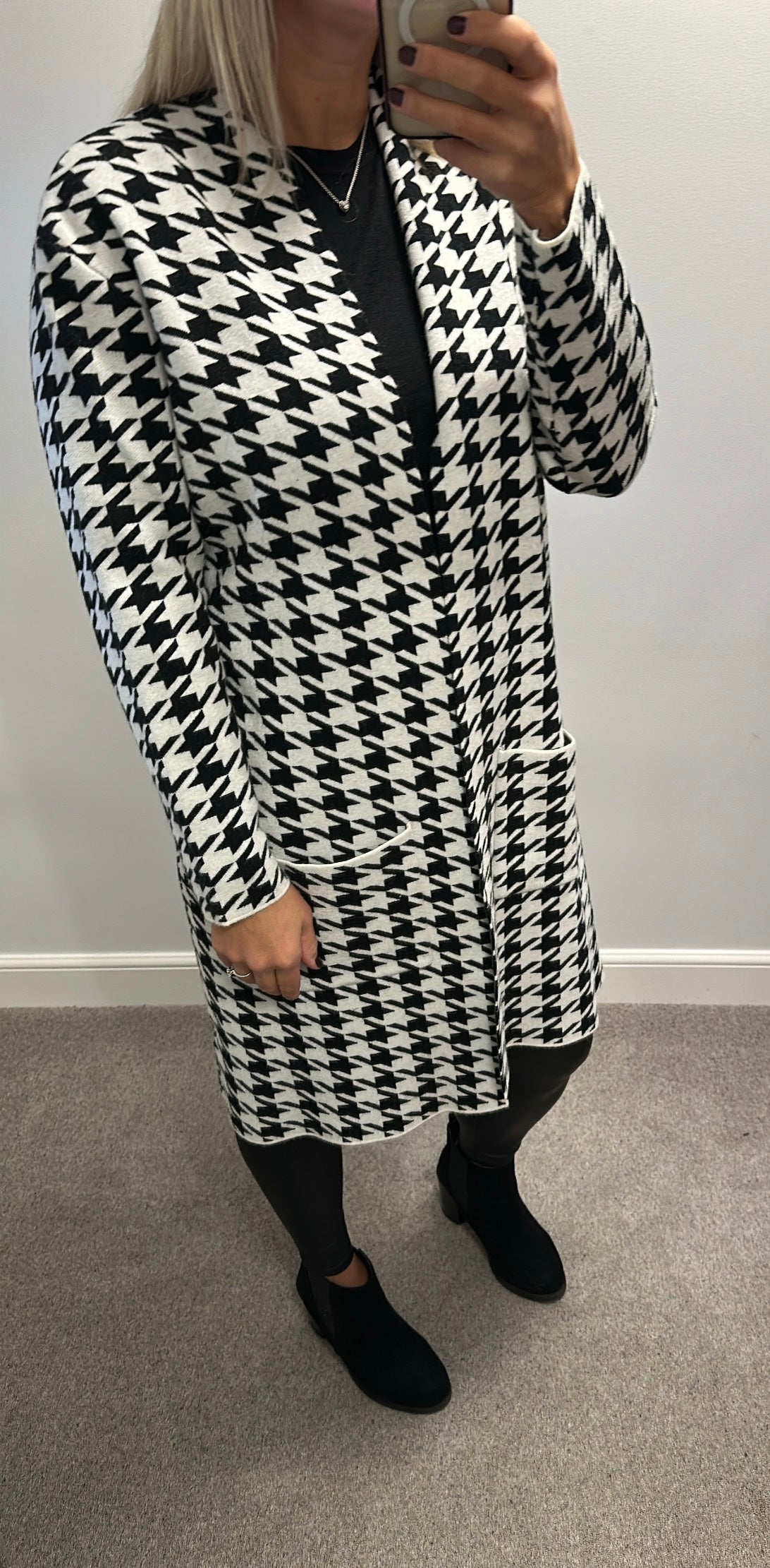 Casa Mia black and white dog tooth print cardigan size L fitting upto size 18