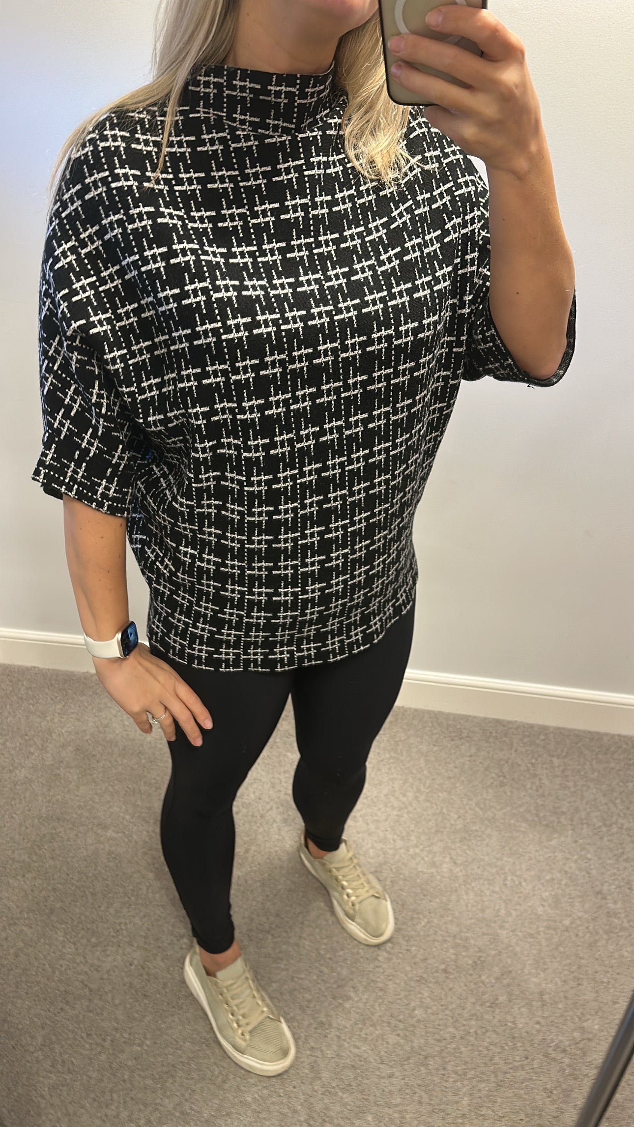 QED London black and white print jumper size M/L would fit upto size 16