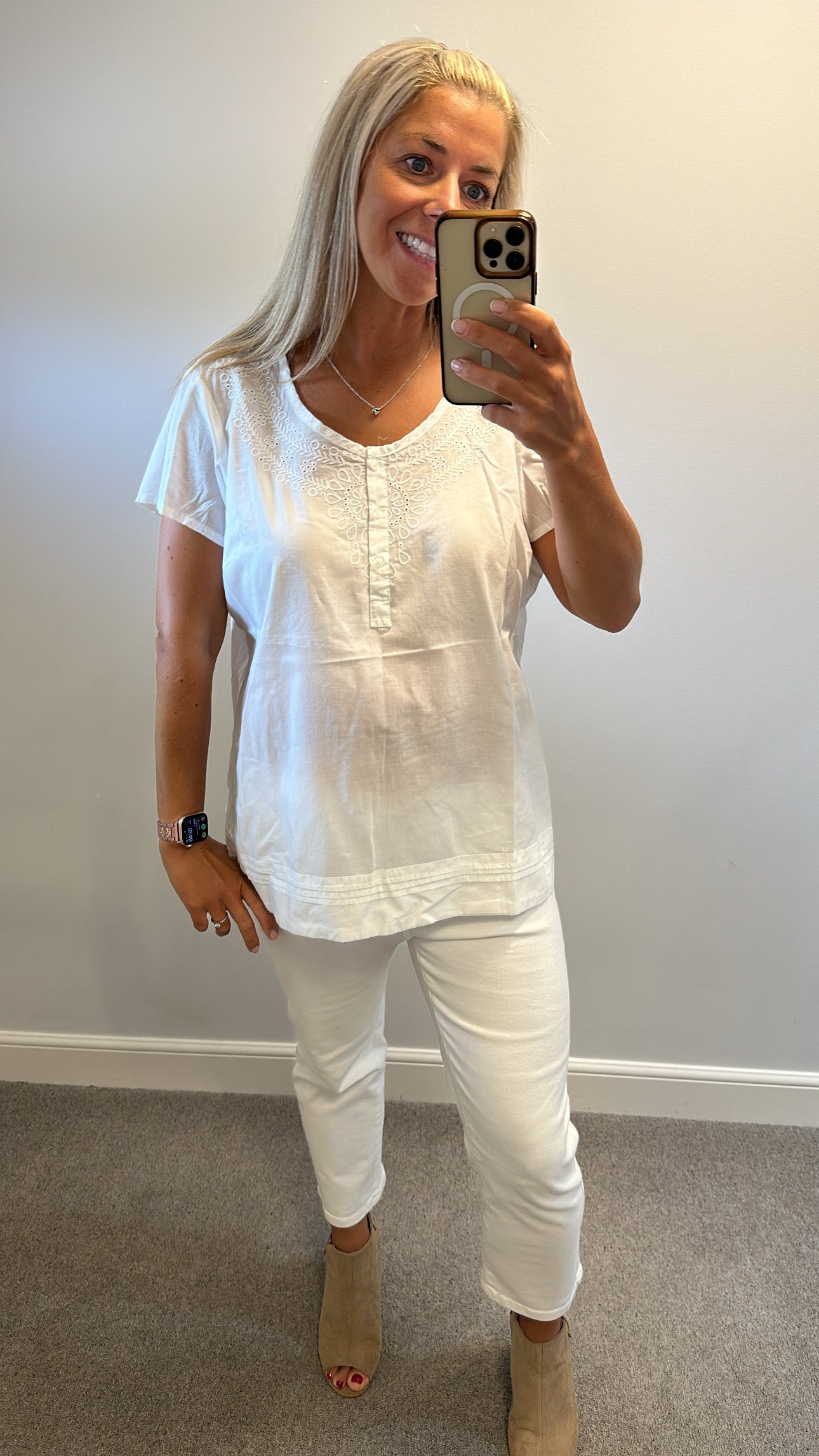 Faithful and true mantaray white embroidered top size 18