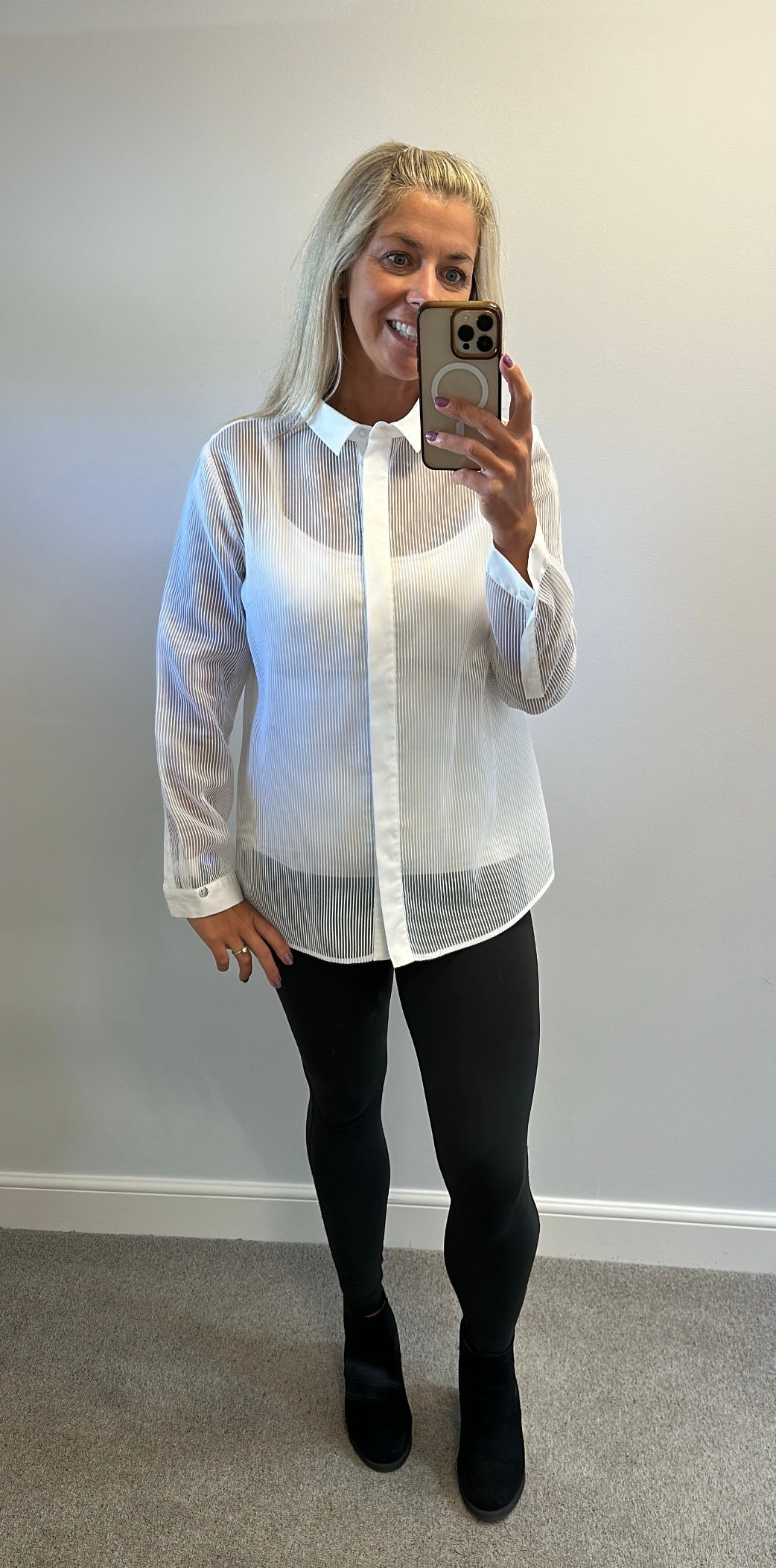 Simple white stripe shirt size 44 would fit upto size 14