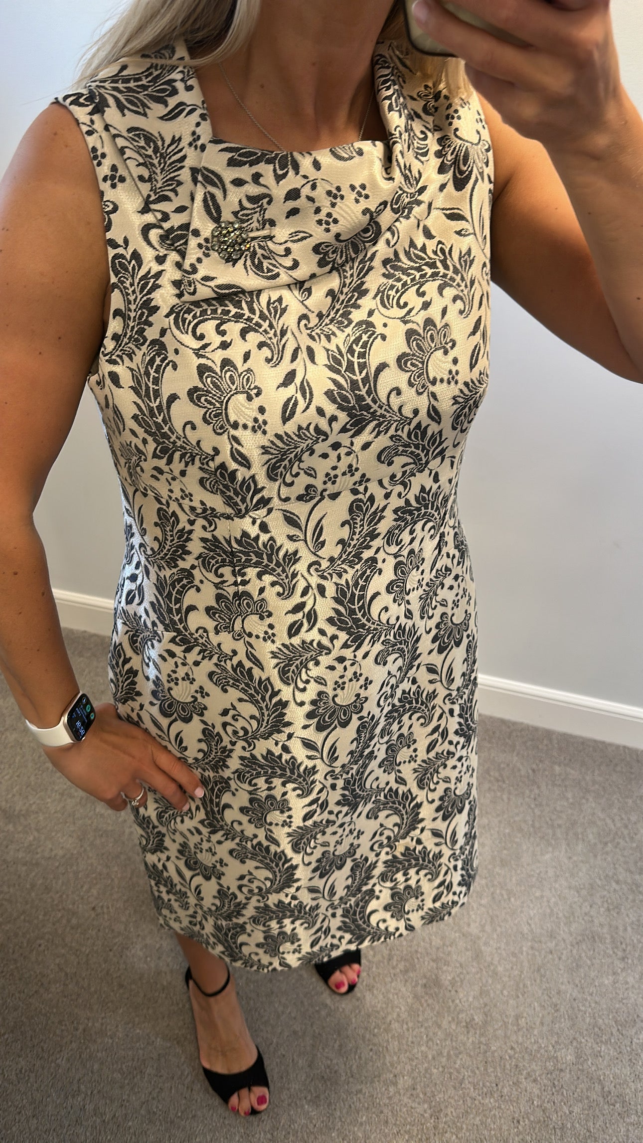 Tahari vintage champagne gold and grey embellished paisley print dress size 14