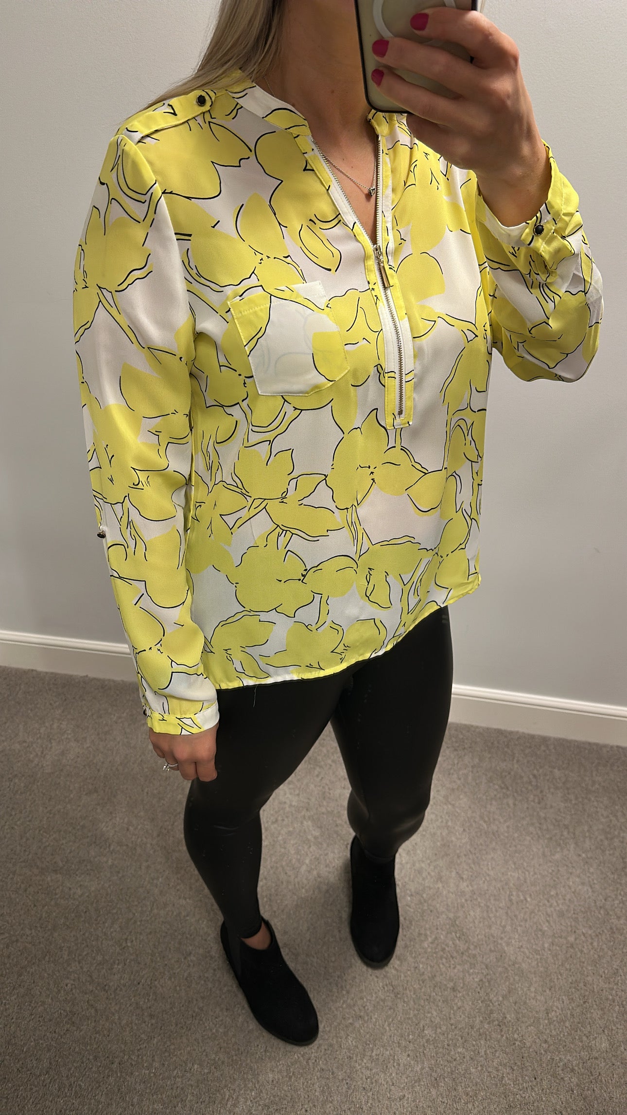 Rope collection yellow floral blouse one size fitting upto size 12
