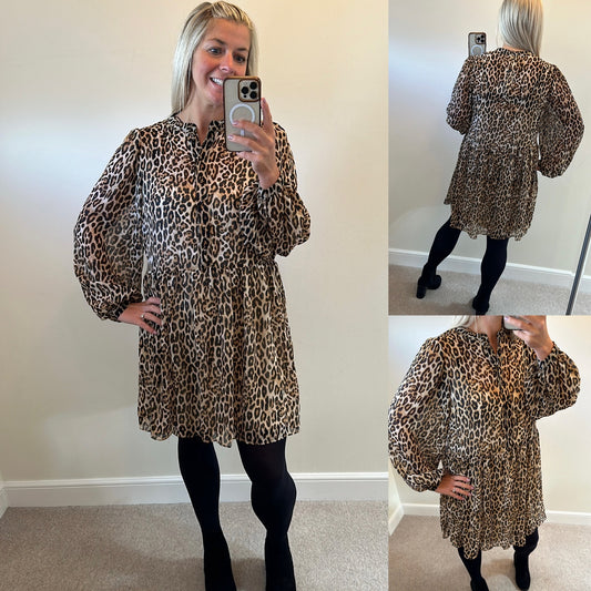 H&M animal print dress size M would fit upto size 16 (oversized) brand new with tags