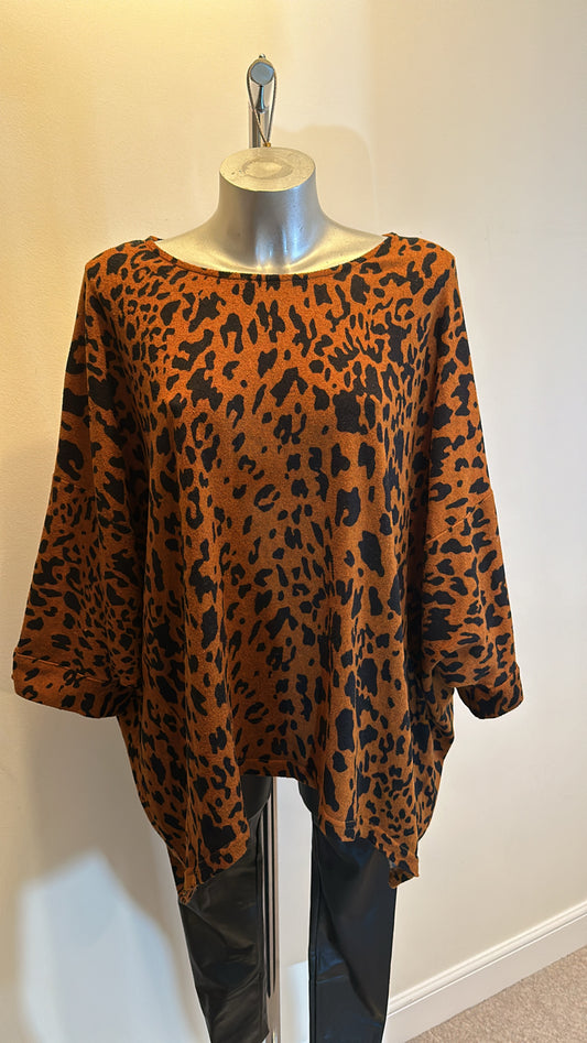 Stella Morgan animal print jumper top size 12 oversized would fit upto size 16