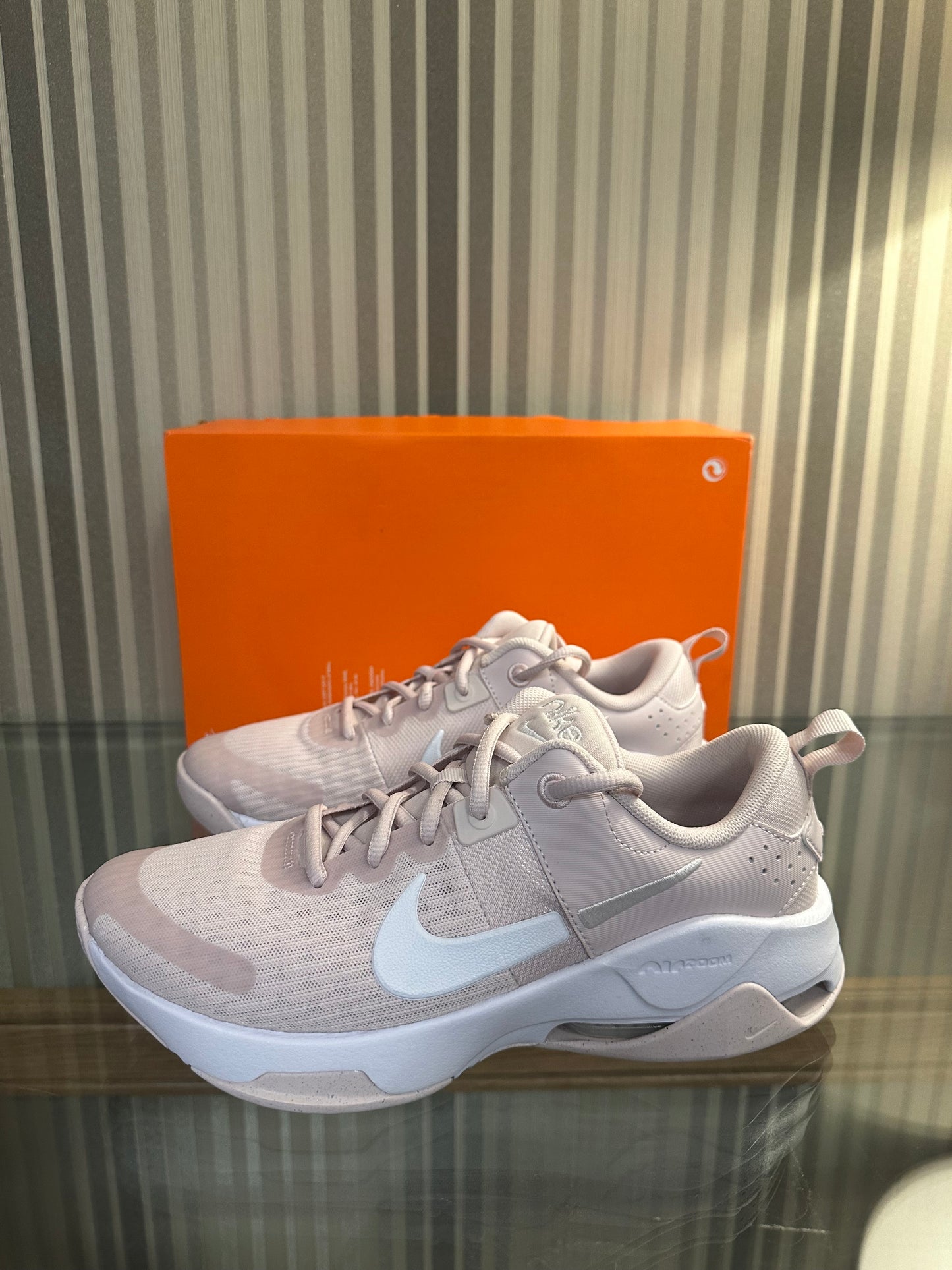 Ladies Rose pink Nike zoom “Bella 6” trainers UK 6.5