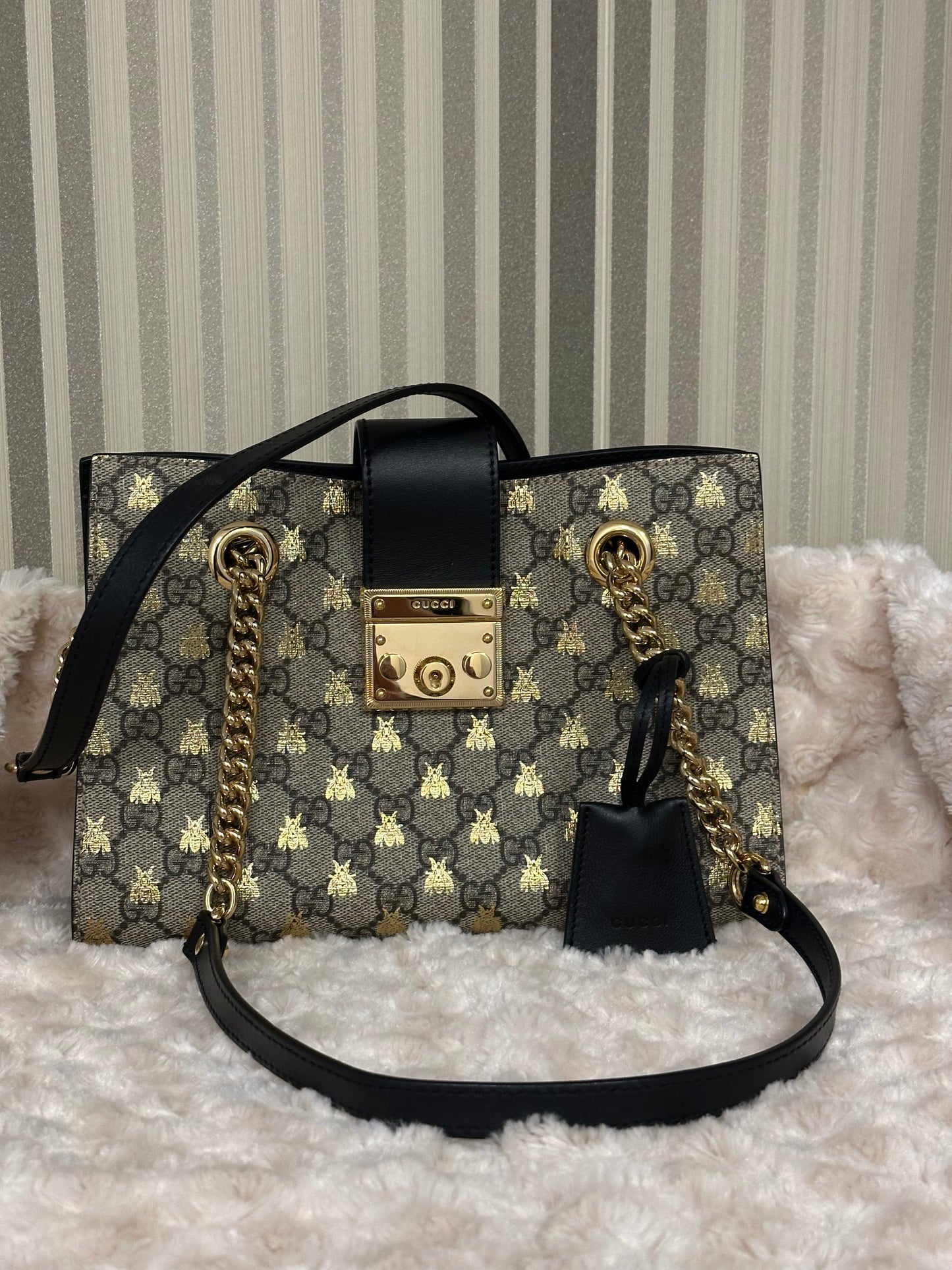 Gucci Padlock Small GG Supreme Bee shoulder tote leather bag