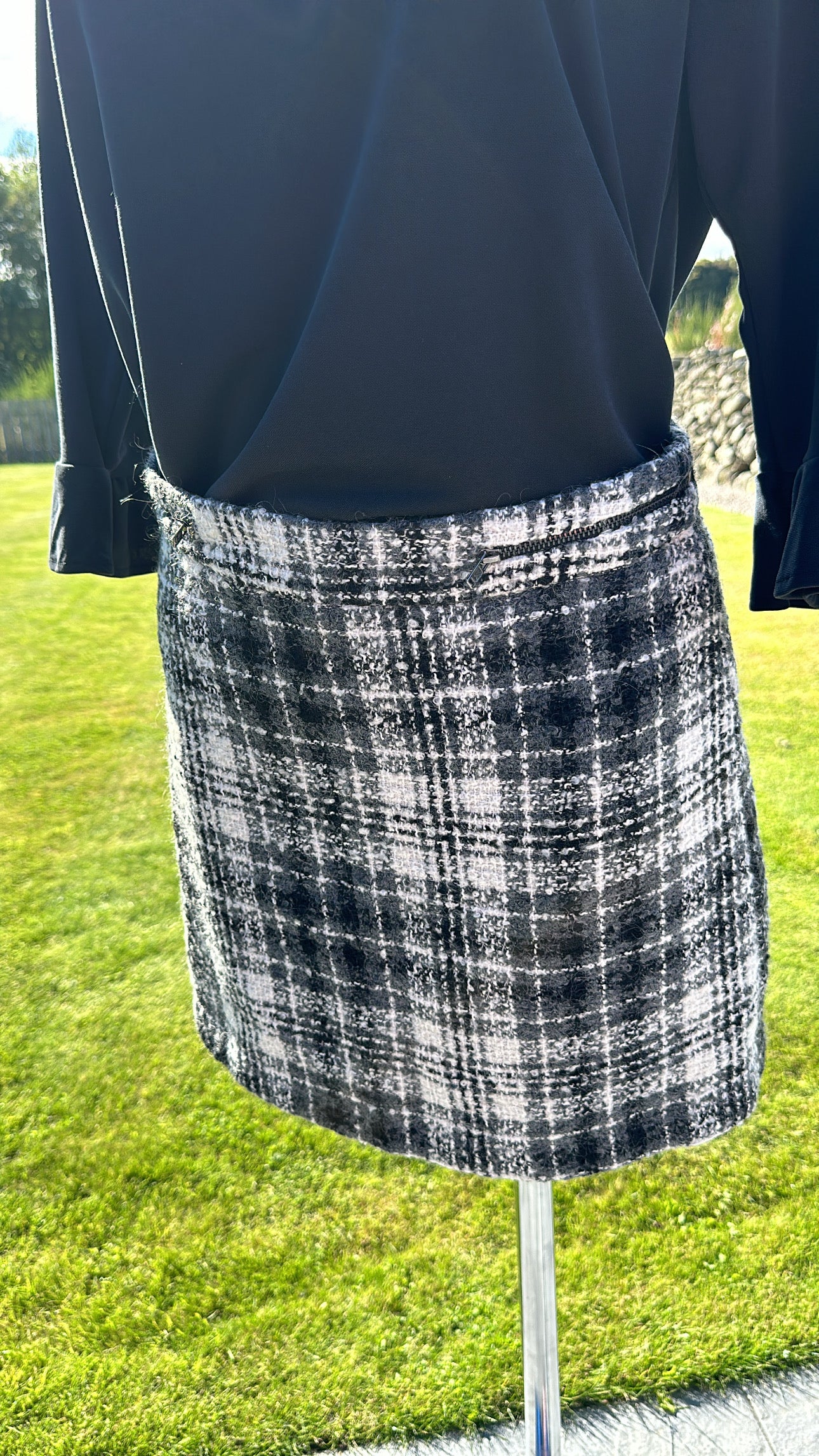 New look black / grey check knit skirt size 10