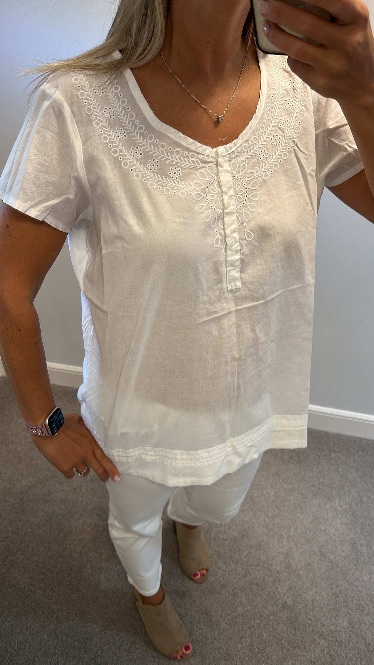Faithful and true mantaray white embroidered top size 18