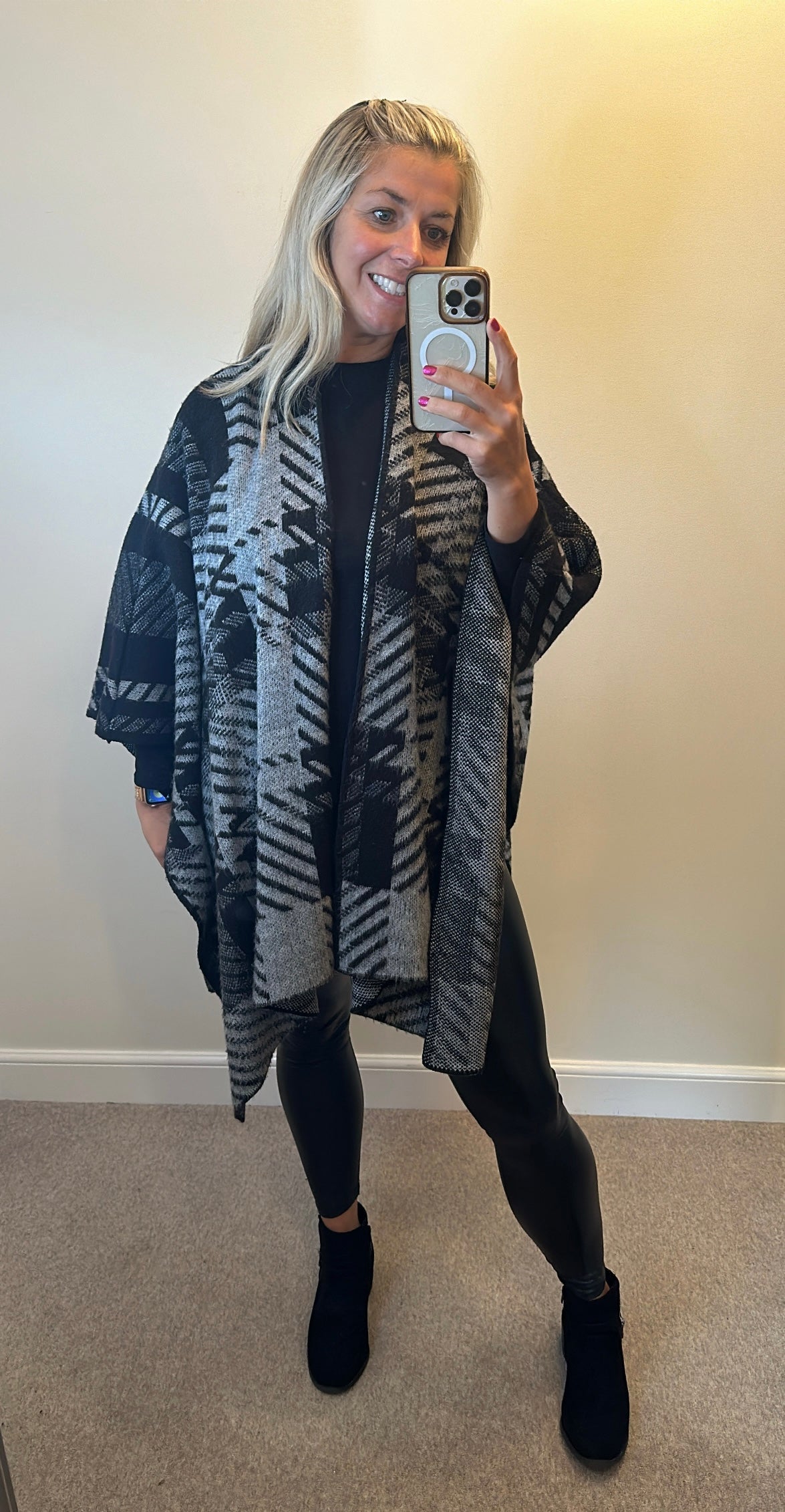 Black / grey poncho / scarf