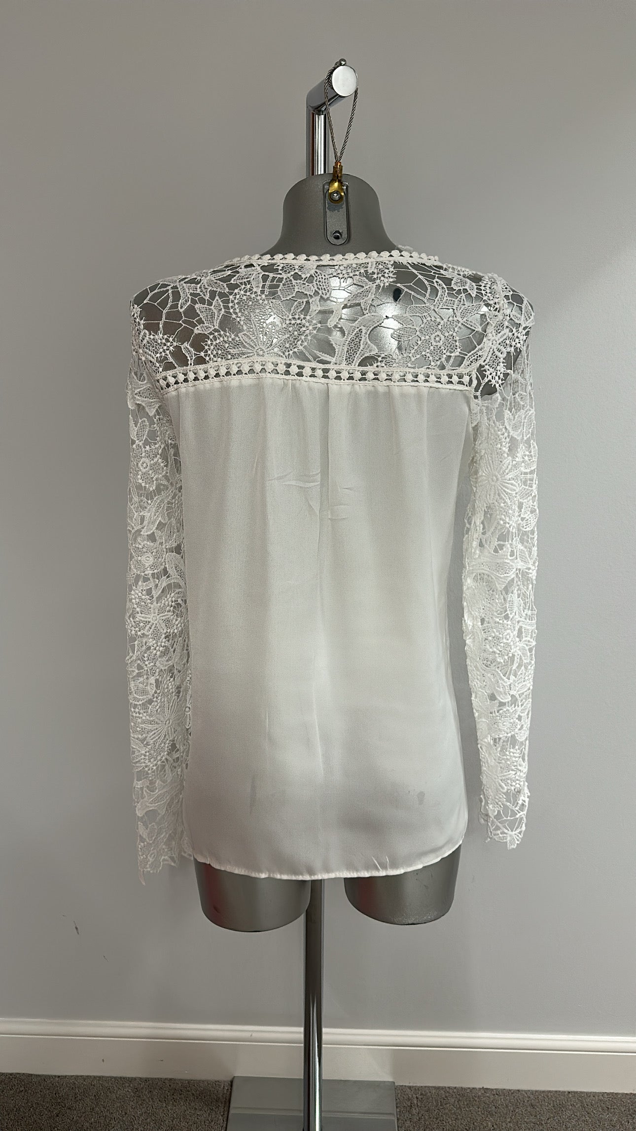 Off white lace sleeve blouse one size fitting upto size 12