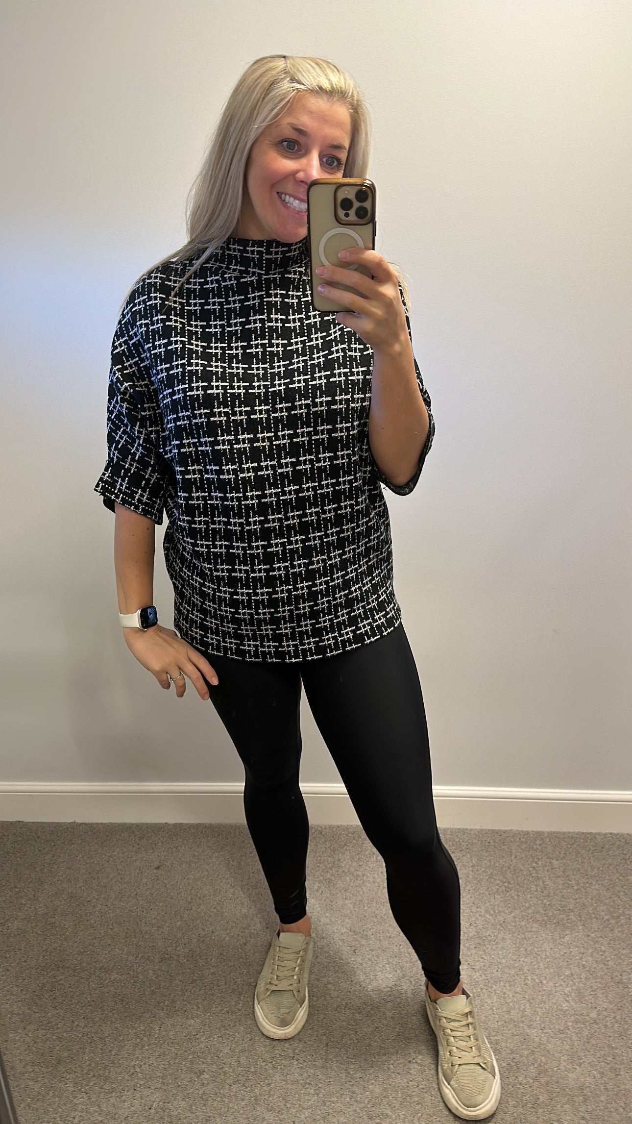 QED London black and white print jumper size M/L would fit upto size 16