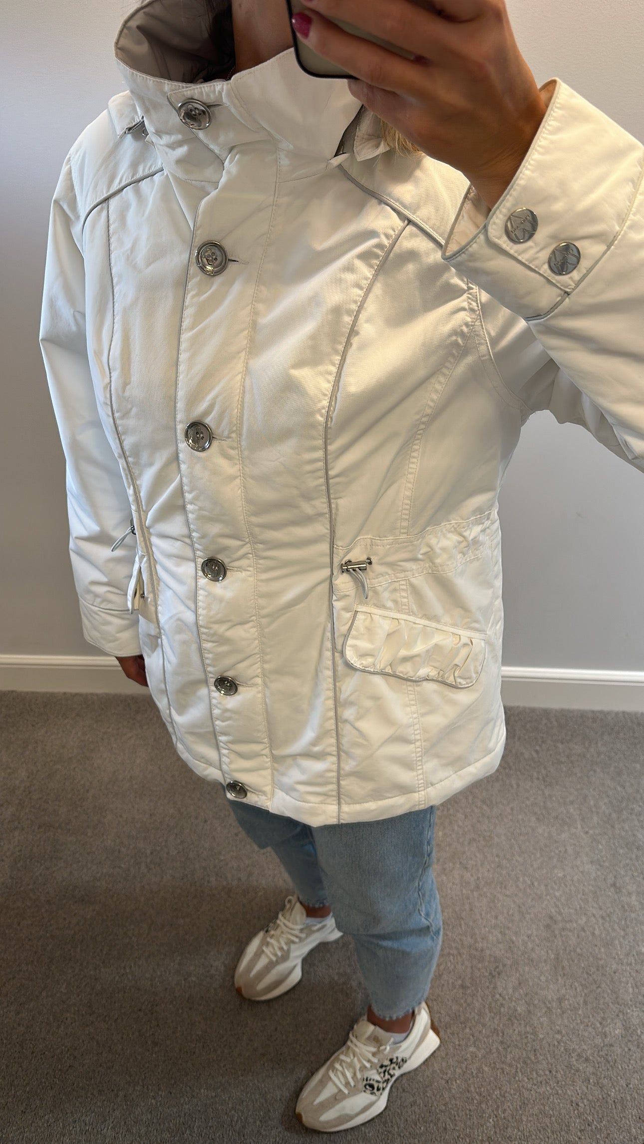 Peruna stormwear white quilted cosy jacket size L would fit upto size 14