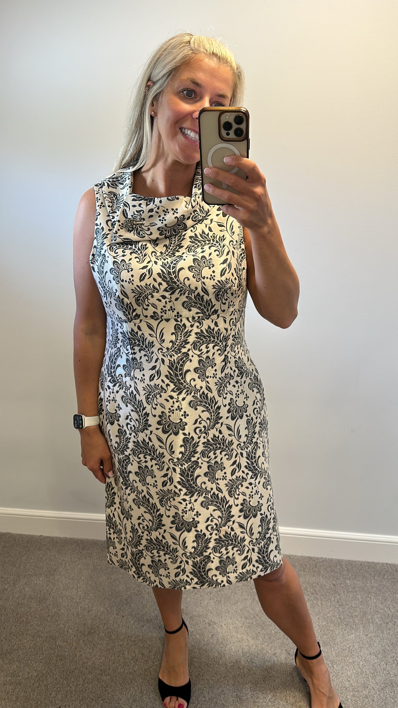 Tahari vintage champagne gold and grey embellished paisley print dress size 14