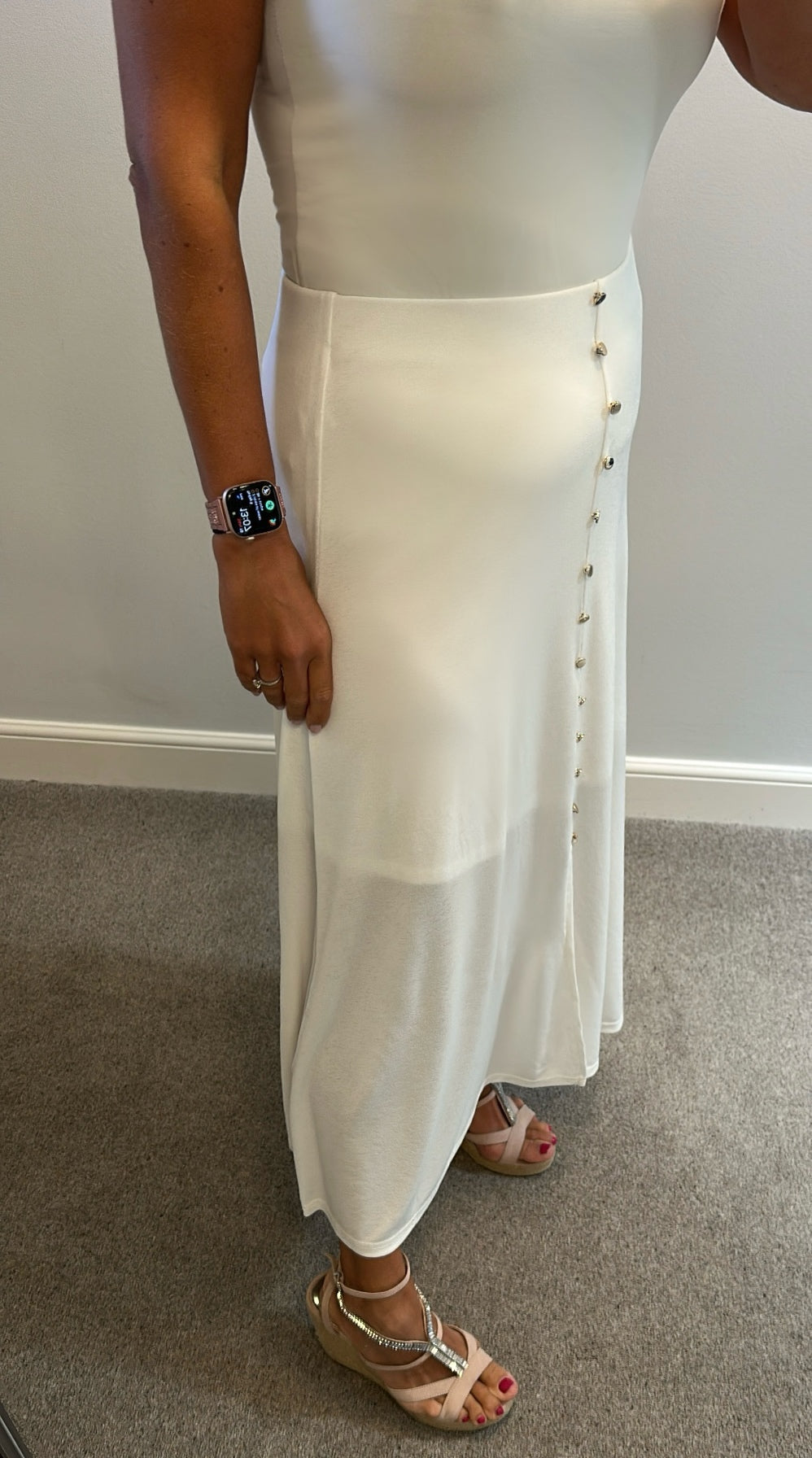 Valleygirl off white and gold button skirt size M would fit upto size 14