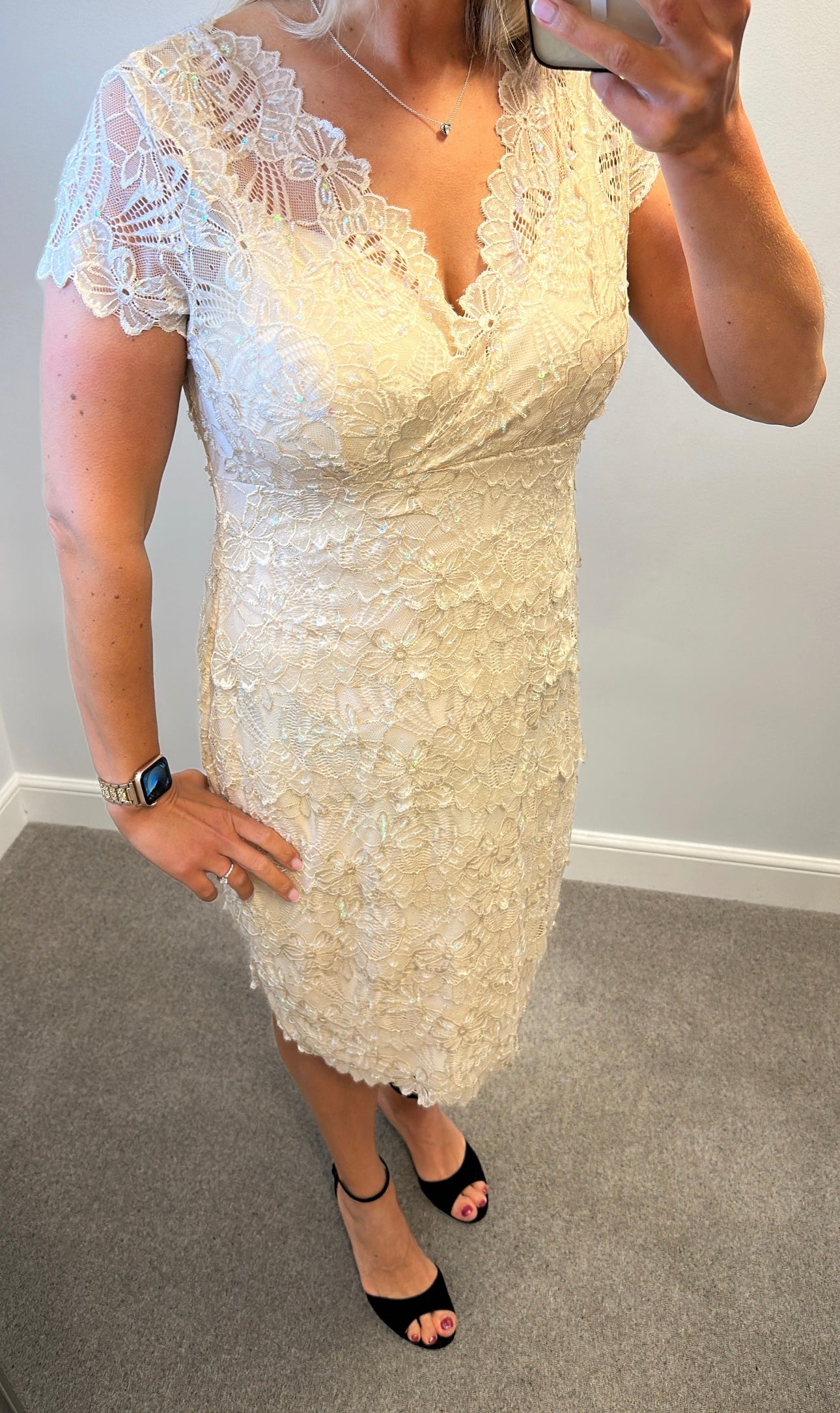 Gina Bacconi cream sequin lace dress size 18 brand-new with tags
