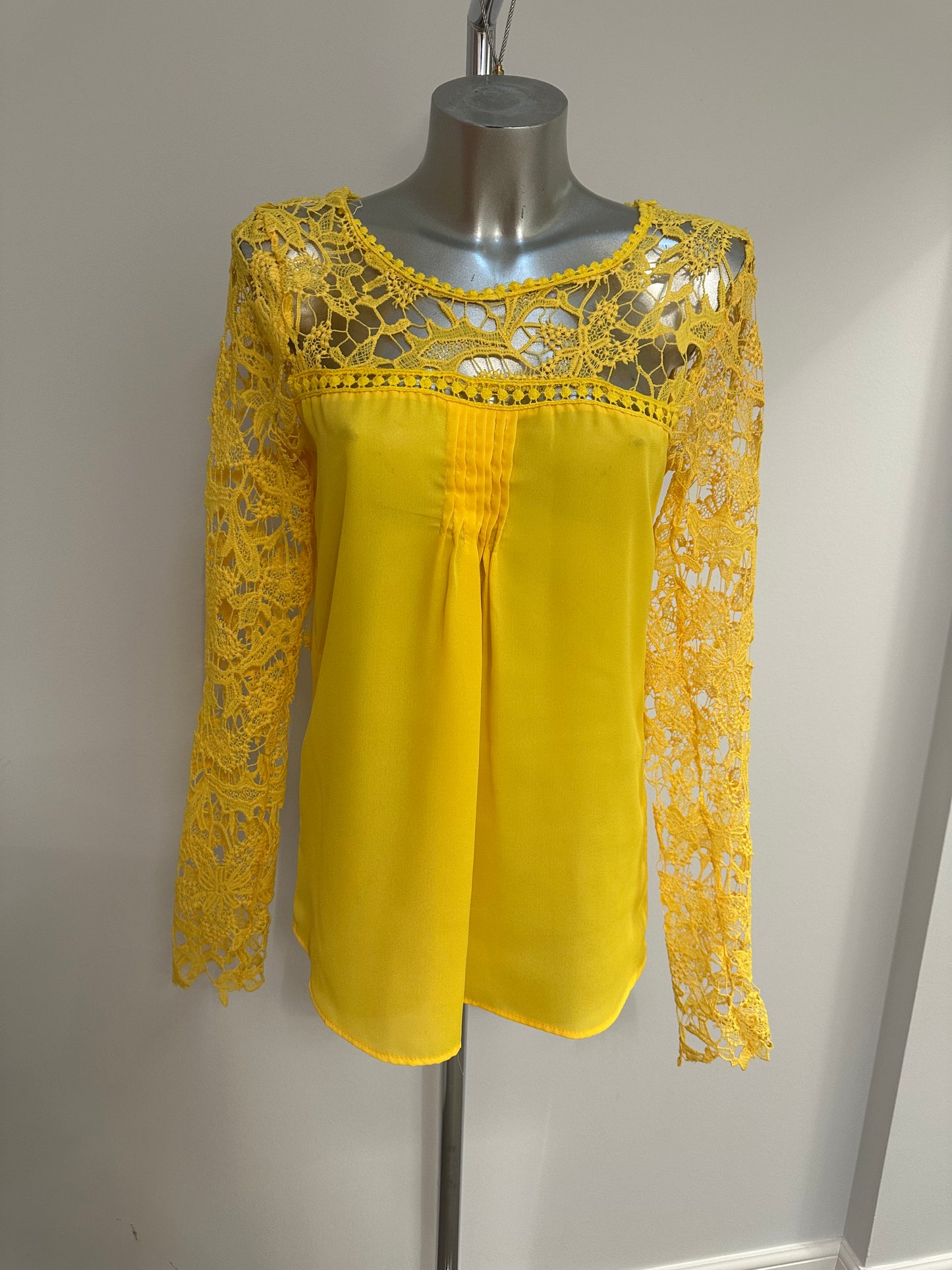Yellow lace sleeve blouse one size fitting upto size 12