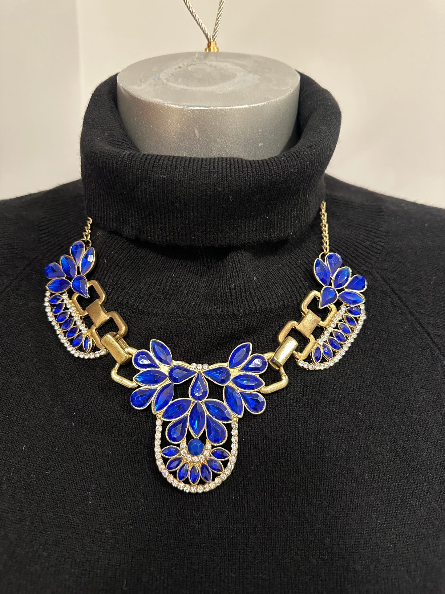 Costume jewellery blue gem and rhinestone necklace