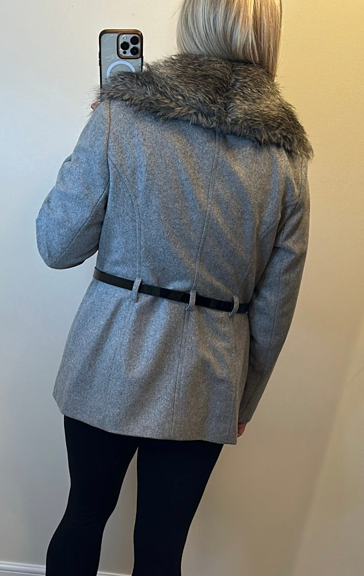 Portfolio grey faux fur removable collar size 16