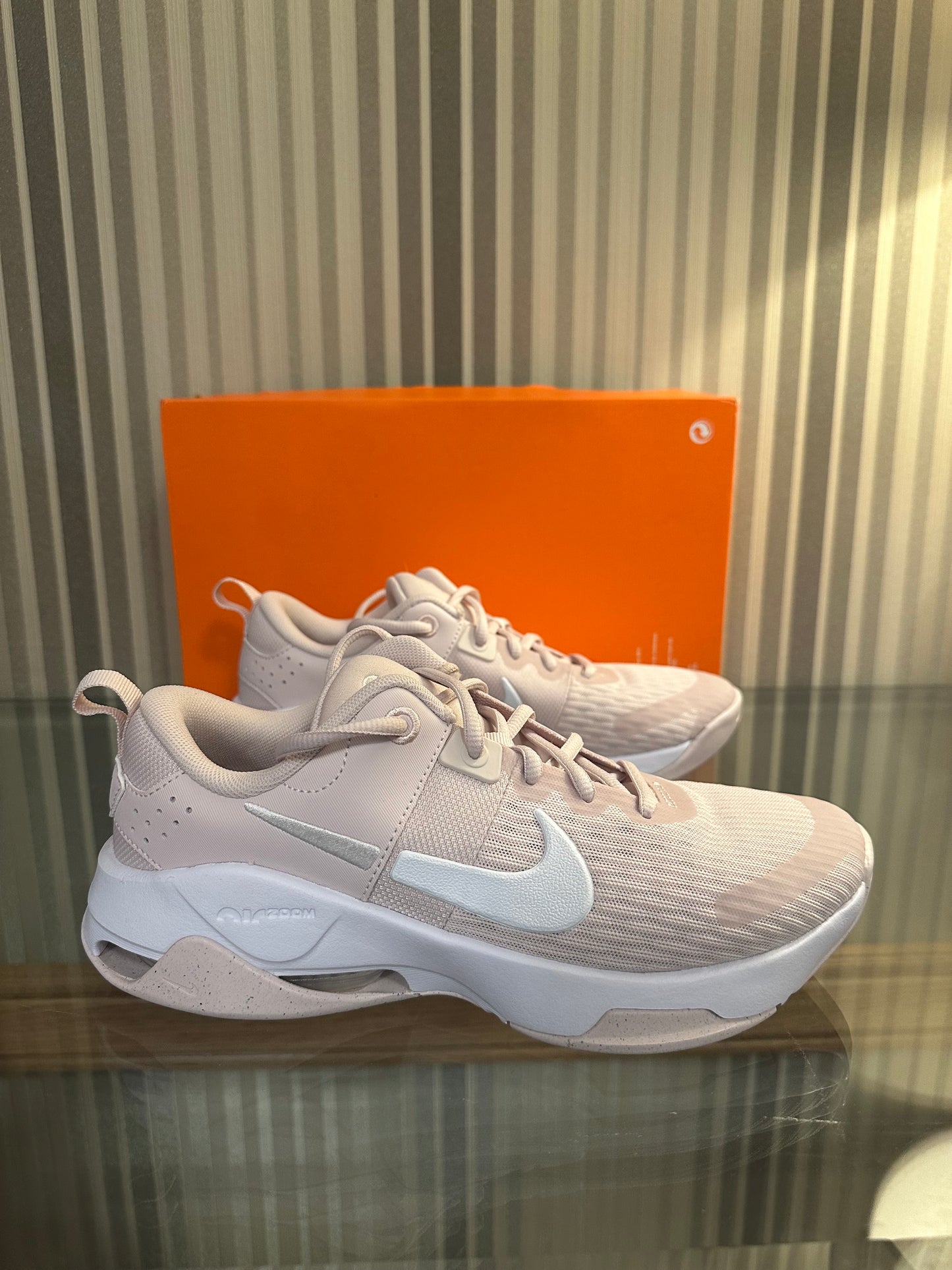 Ladies Rose pink Nike zoom “Bella 6” trainers UK 6.5