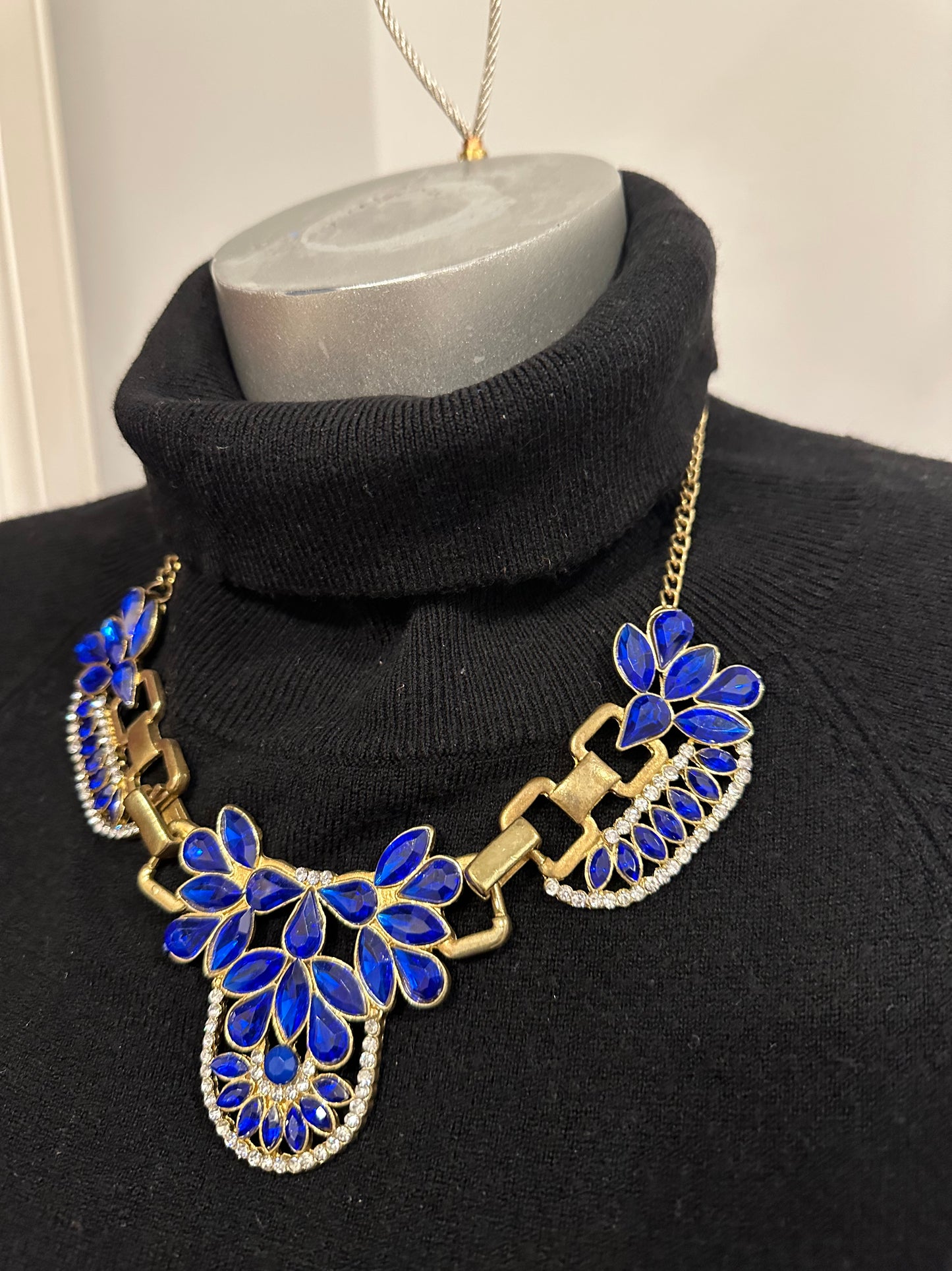 Costume jewellery blue gem and rhinestone necklace