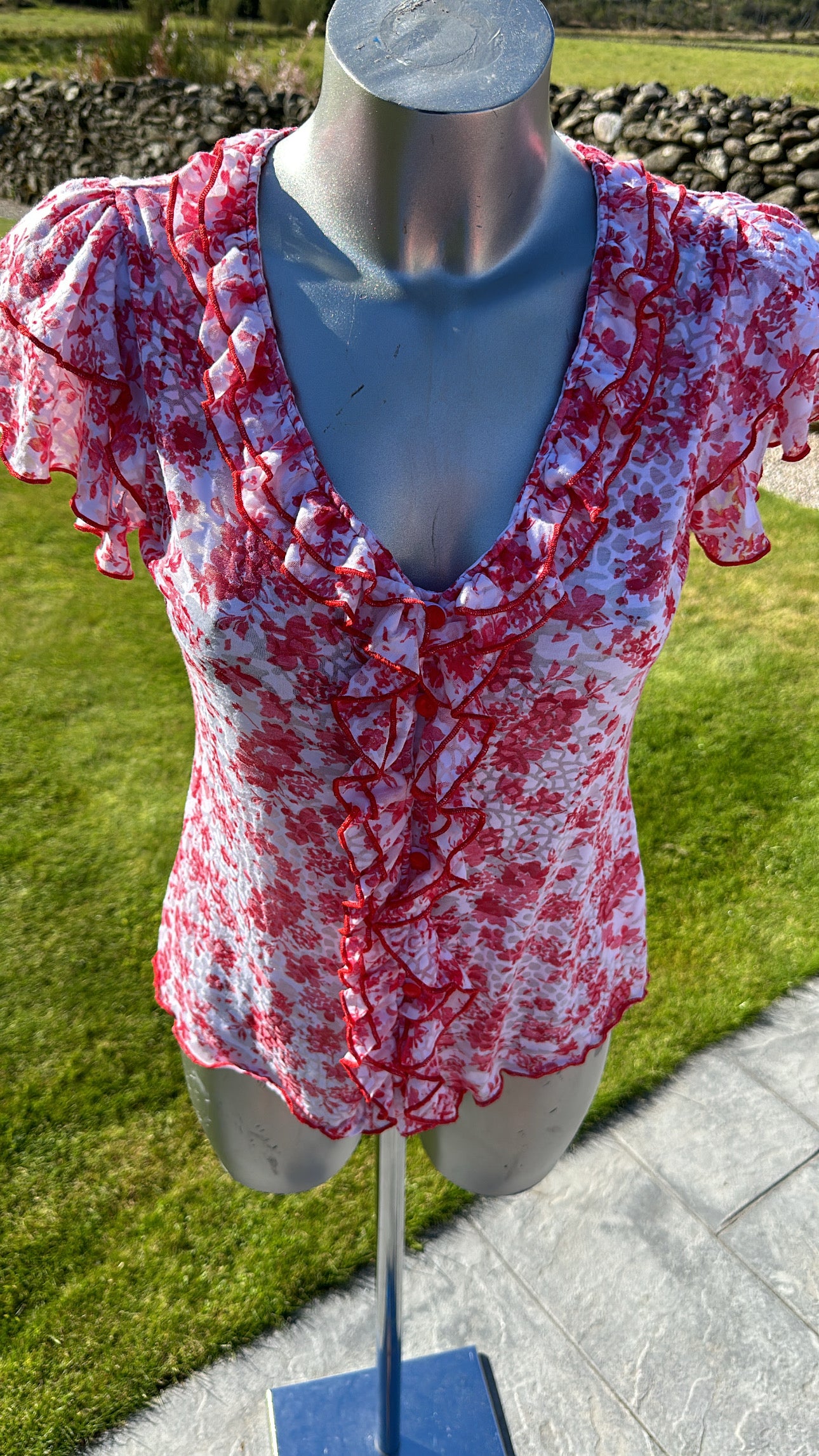 Peruna red floral top size 10