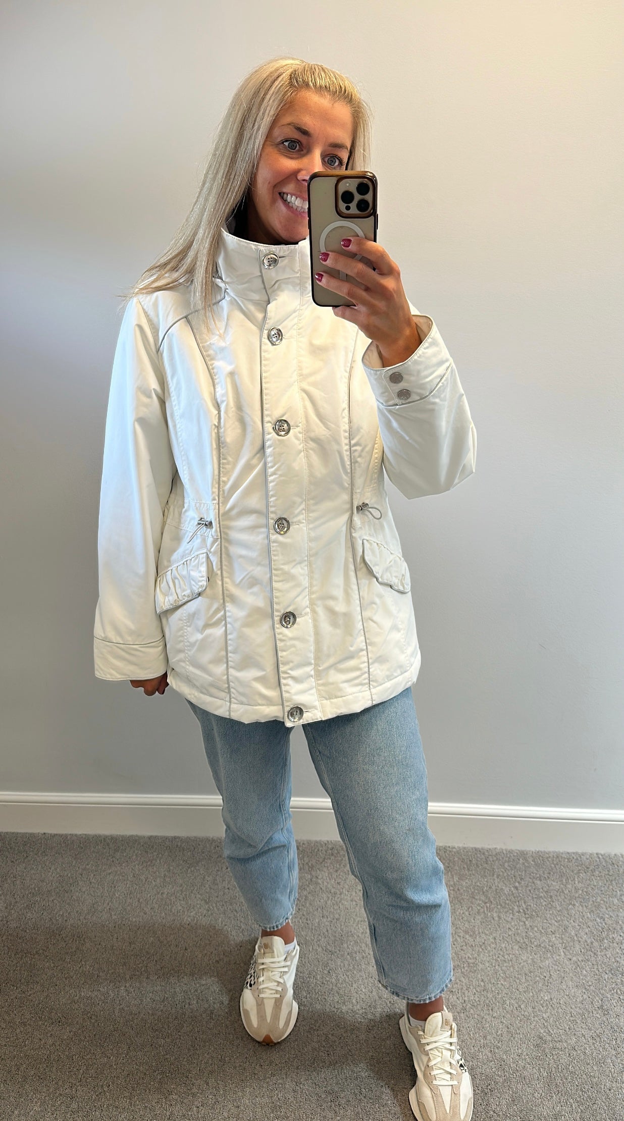 Peruna stormwear white quilted cosy jacket size L would fit upto size 14