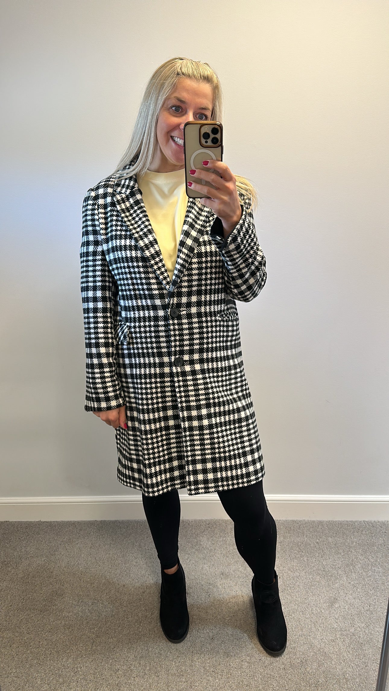 Black and white dog tooth print jacket size 12
