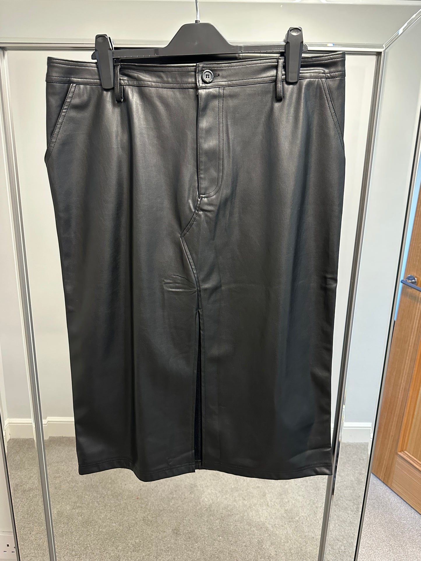 Friends like these leatherette skirt size 18