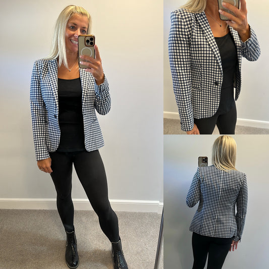 Zara navy checked blazer size M would fit upto size small 12