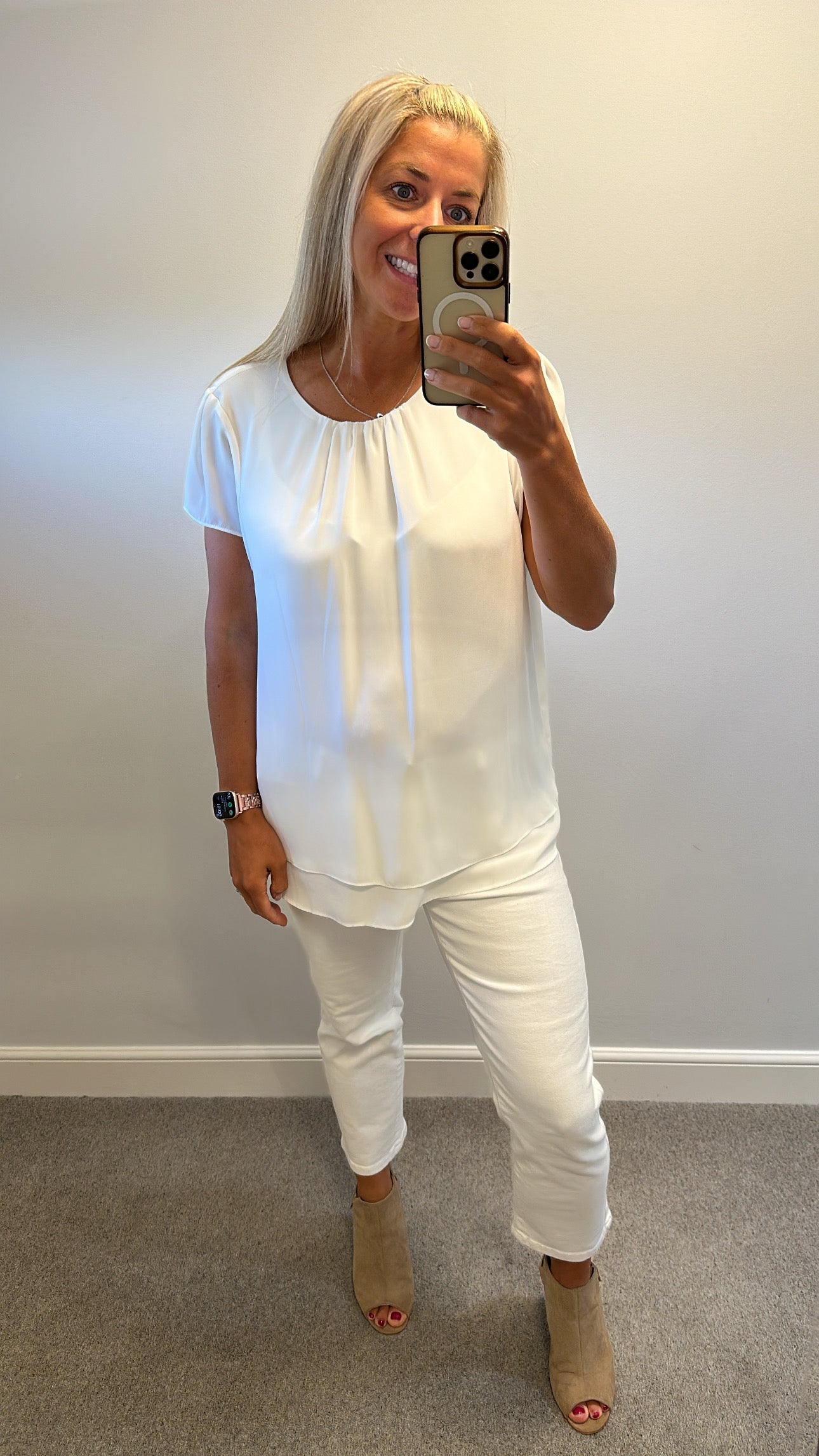 Wallis white floaty top size 18