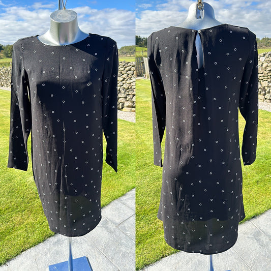 H&M black print dress would fit upto size 10