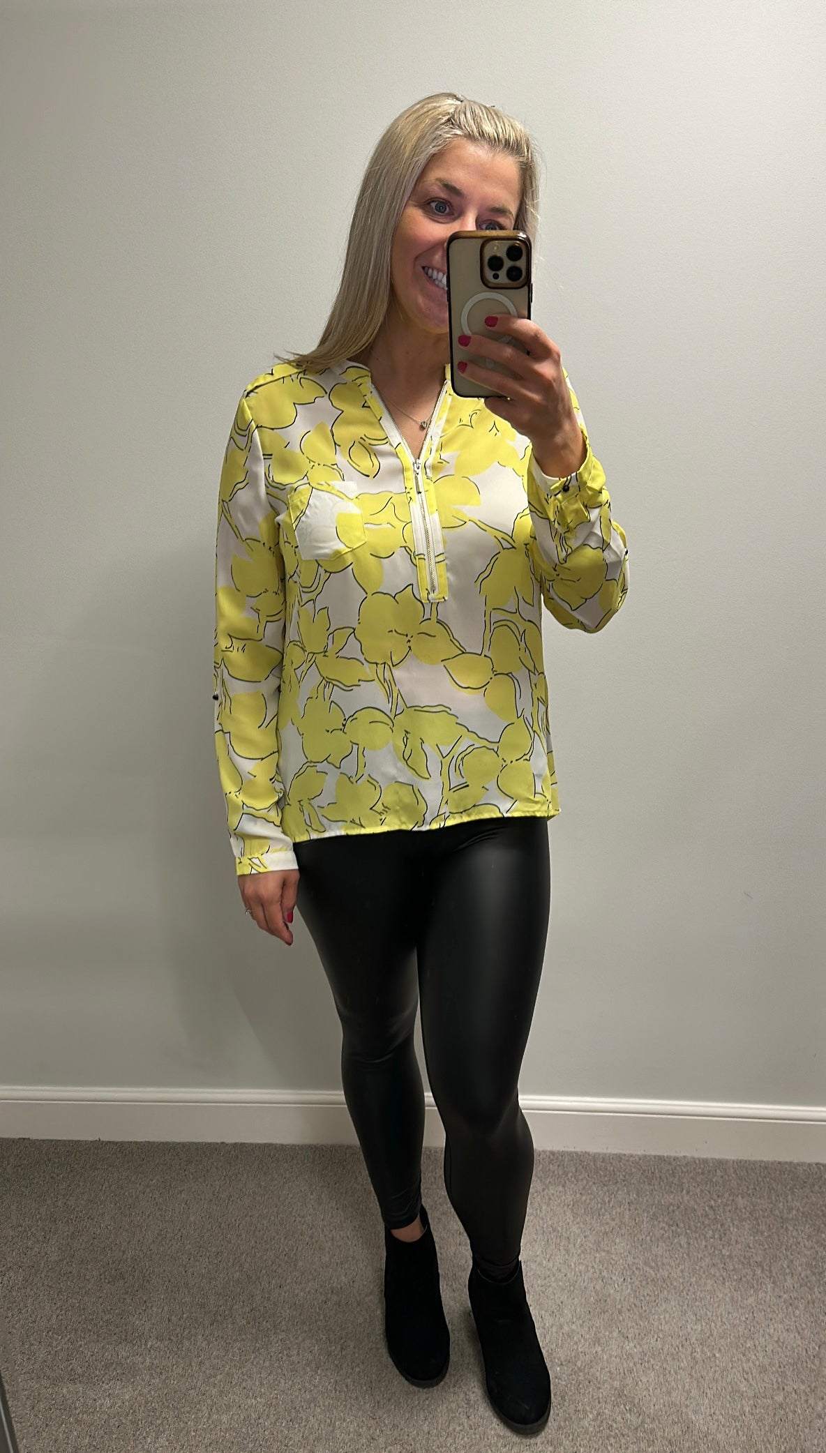 Rope collection yellow floral blouse one size fitting upto size 12