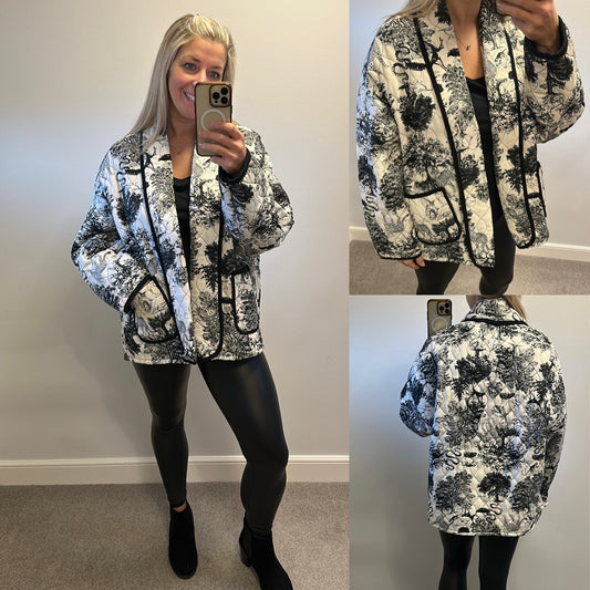Tendenze Oversized White and black print jacket  one size would fit upto size 20 brand new without tags