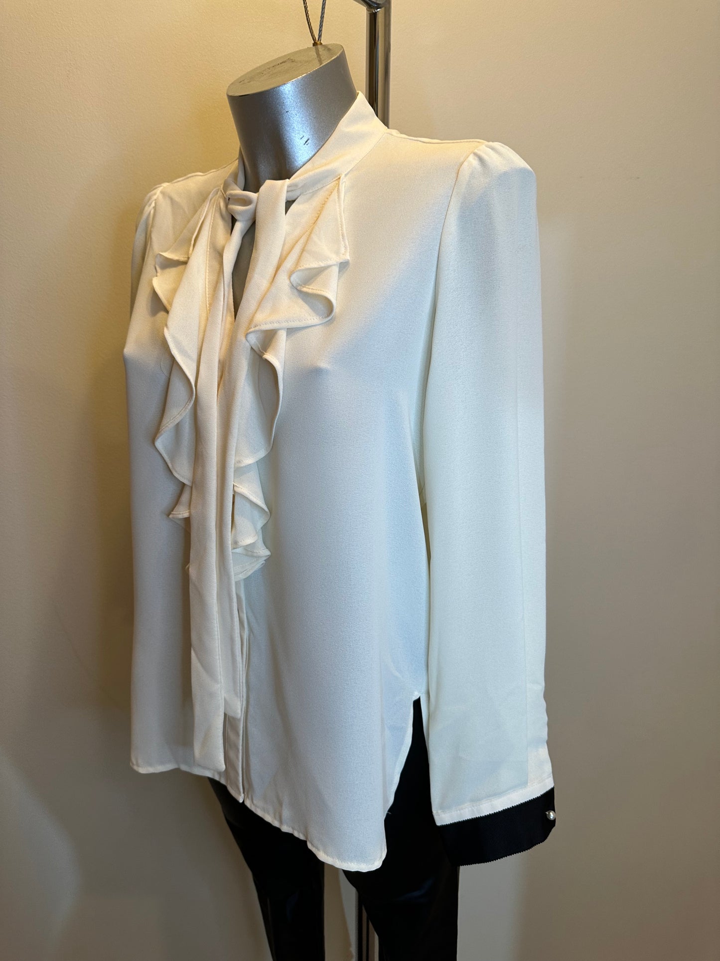 Zara ruffled blouse size M fit upto size 12