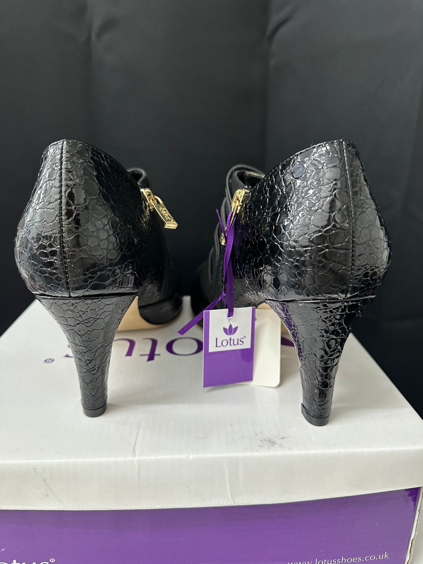 Lotus Ivy black patent leather shoes size 8 brand new