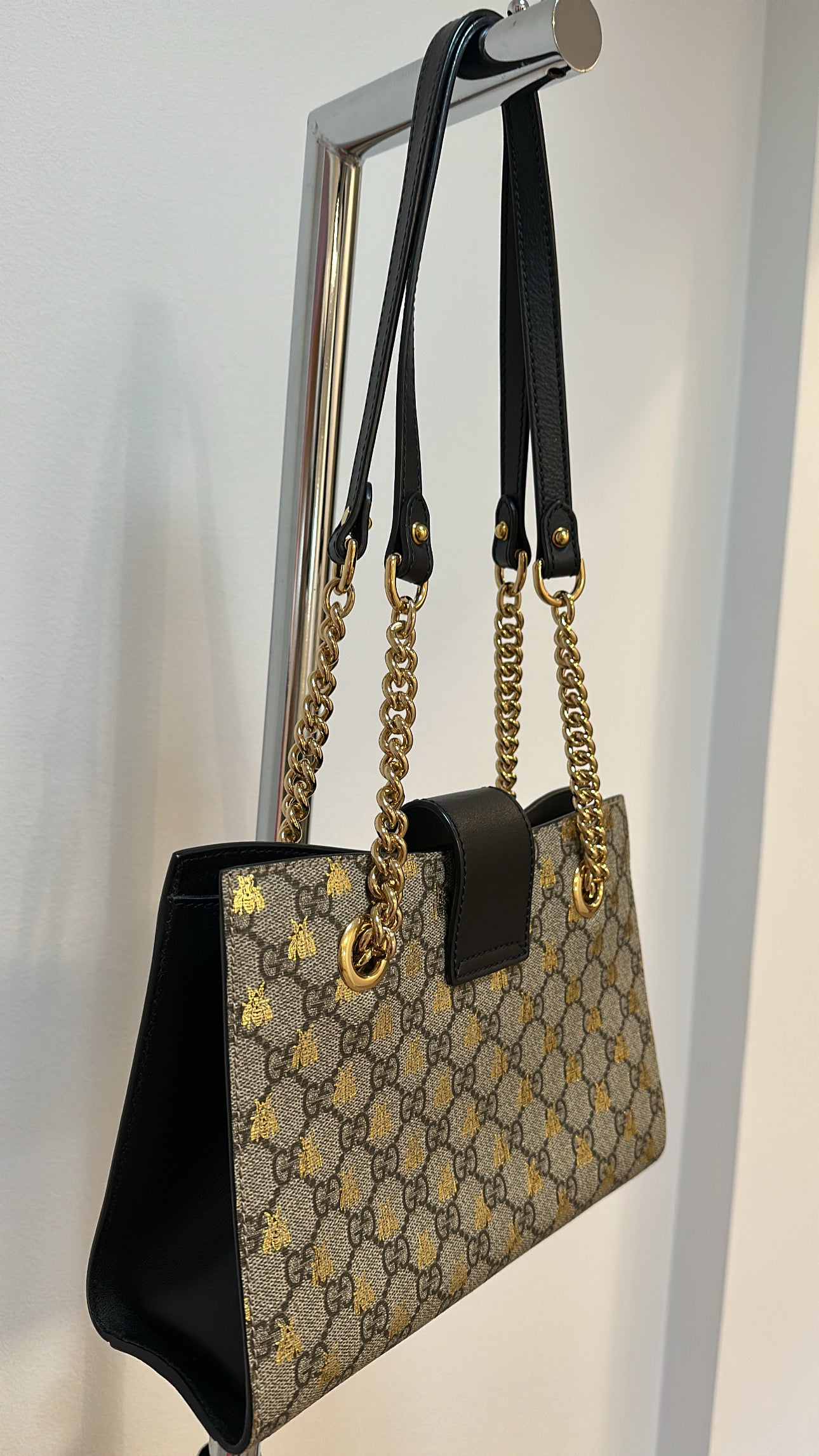 Gucci Padlock Small GG Supreme Bee shoulder tote leather bag