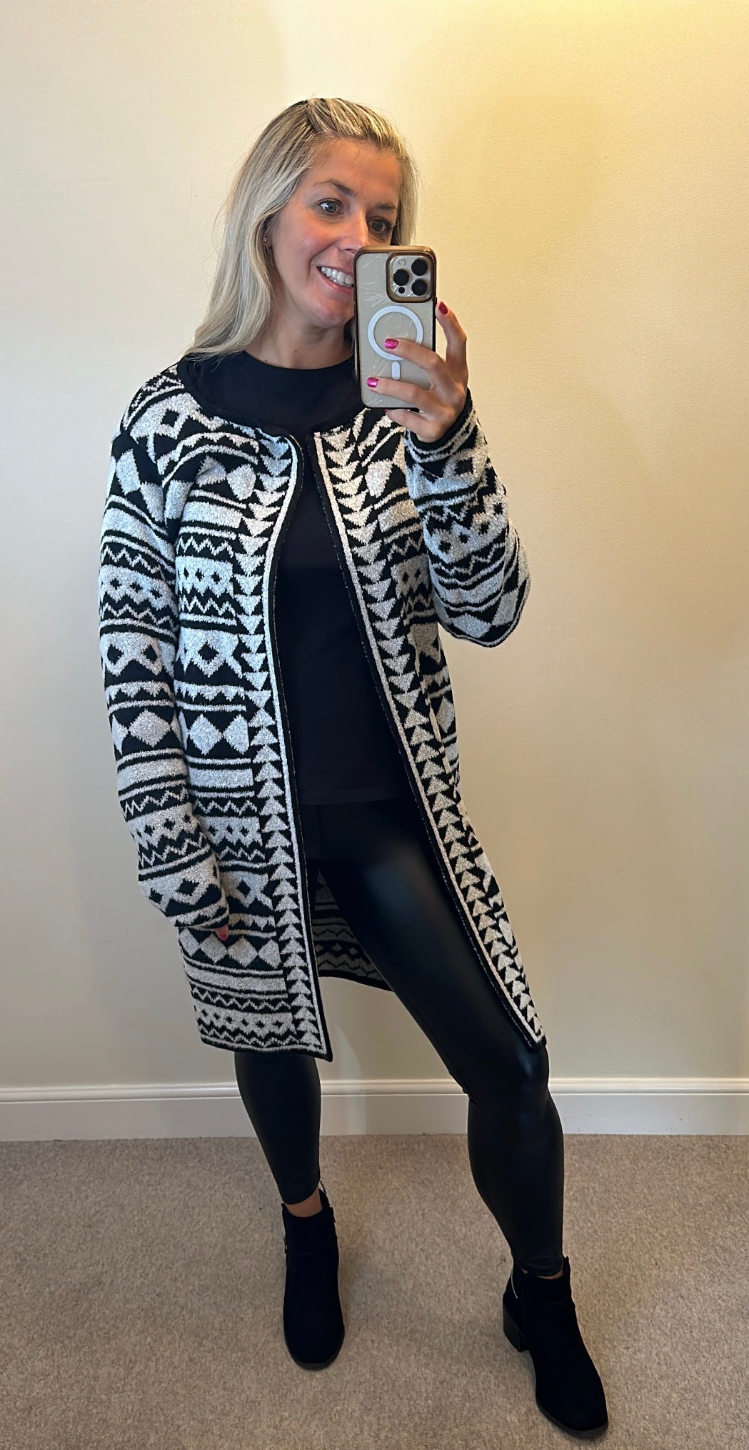 New look black / white pattern cardigan size M (fit upto size 18)