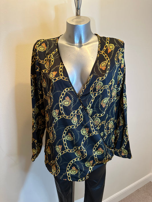 Black chain blouse size L fit upto size 12