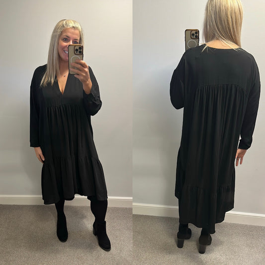 Malissa J black dress one size fitting upto size 24