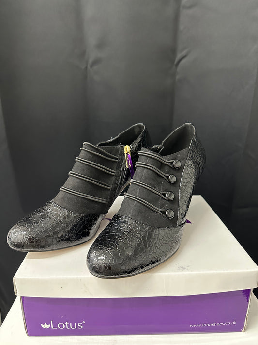 Lotus Ivy black patent leather shoes size 8 brand new